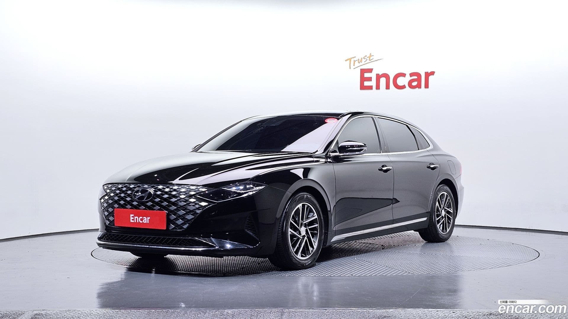 Main__Slider__Photo:Grandeur Hyundai 2021.10-0