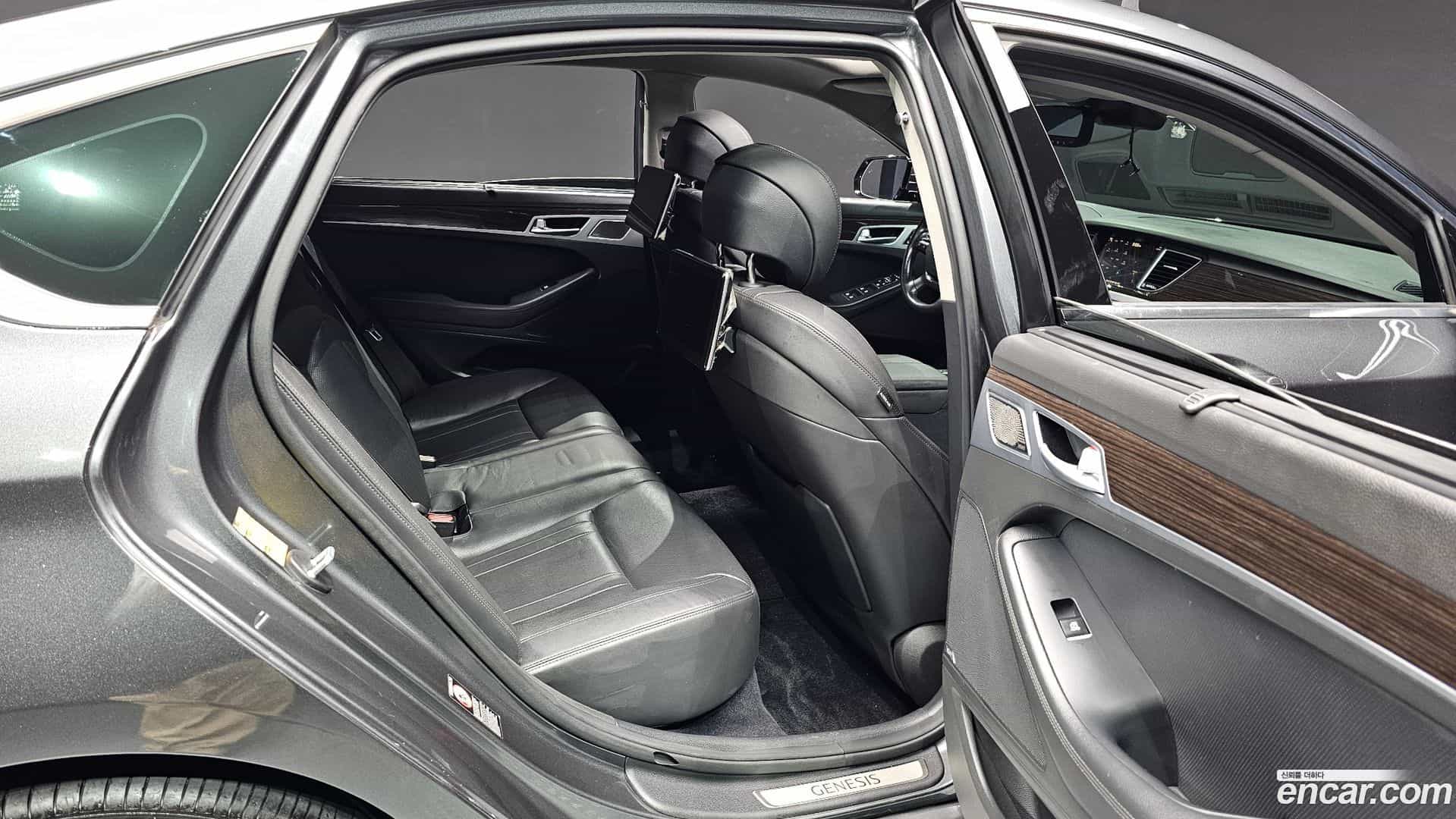 G80 Genesis 2019.2-OPTION-015