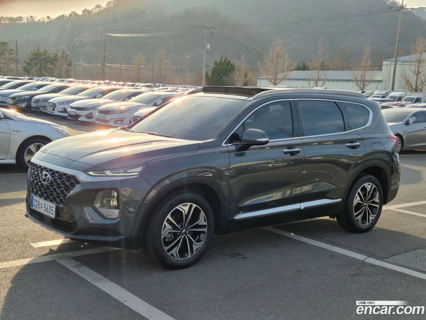 Main__Slider__Photo:Santafe Hyundai 2018.1-0