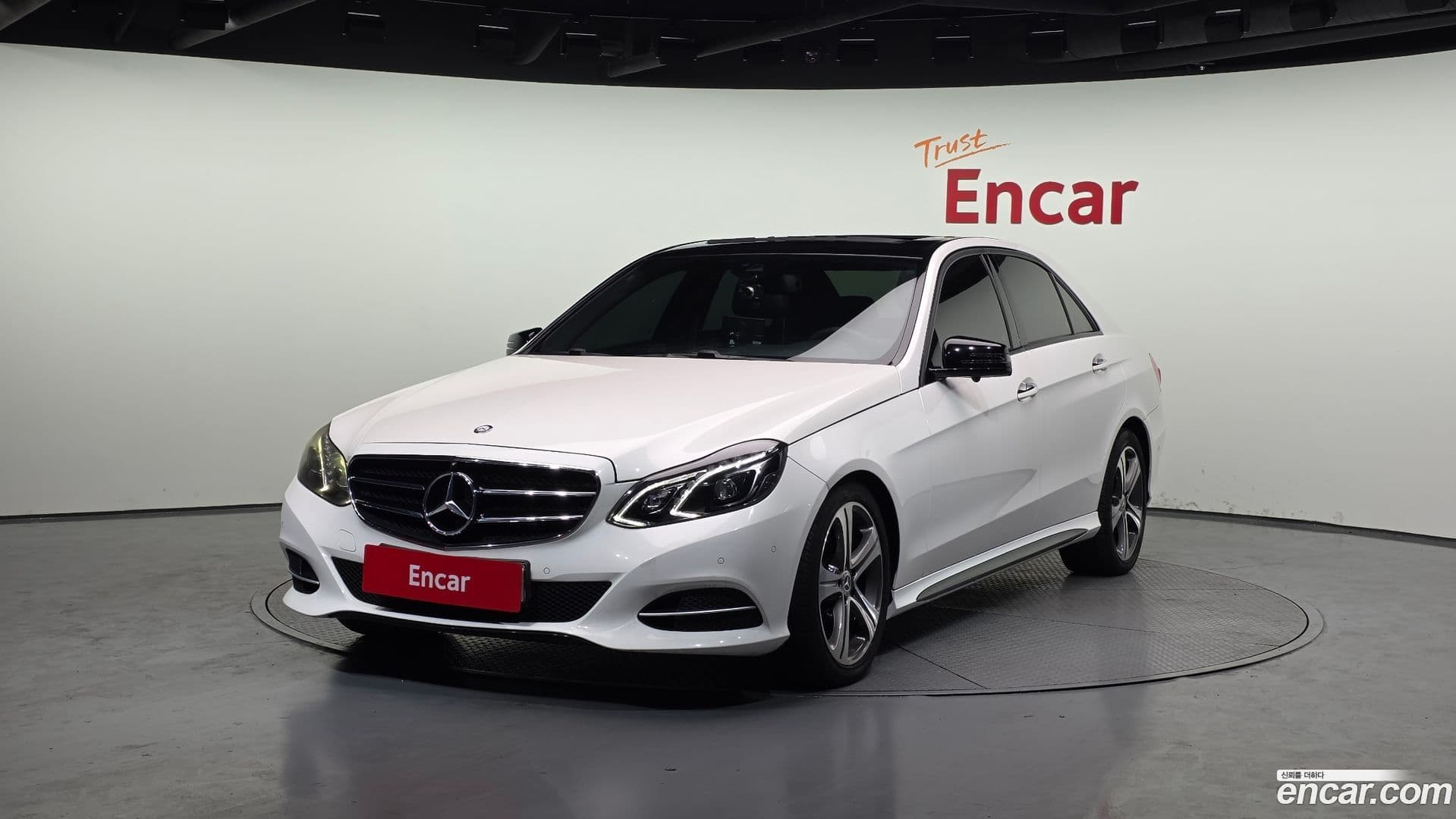 Main__Slider__Photo:E-Class Mercedes-Benz 2015.3-0