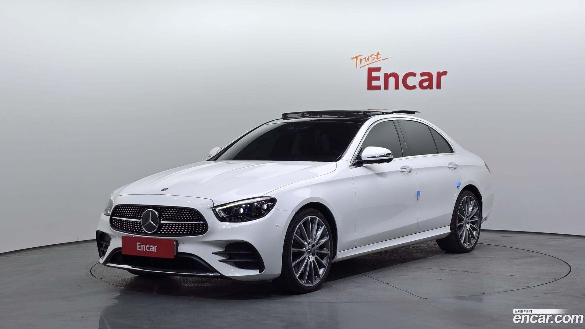 Main__Slider__Photo:E-Class Mercedes-Benz 2020.9-0