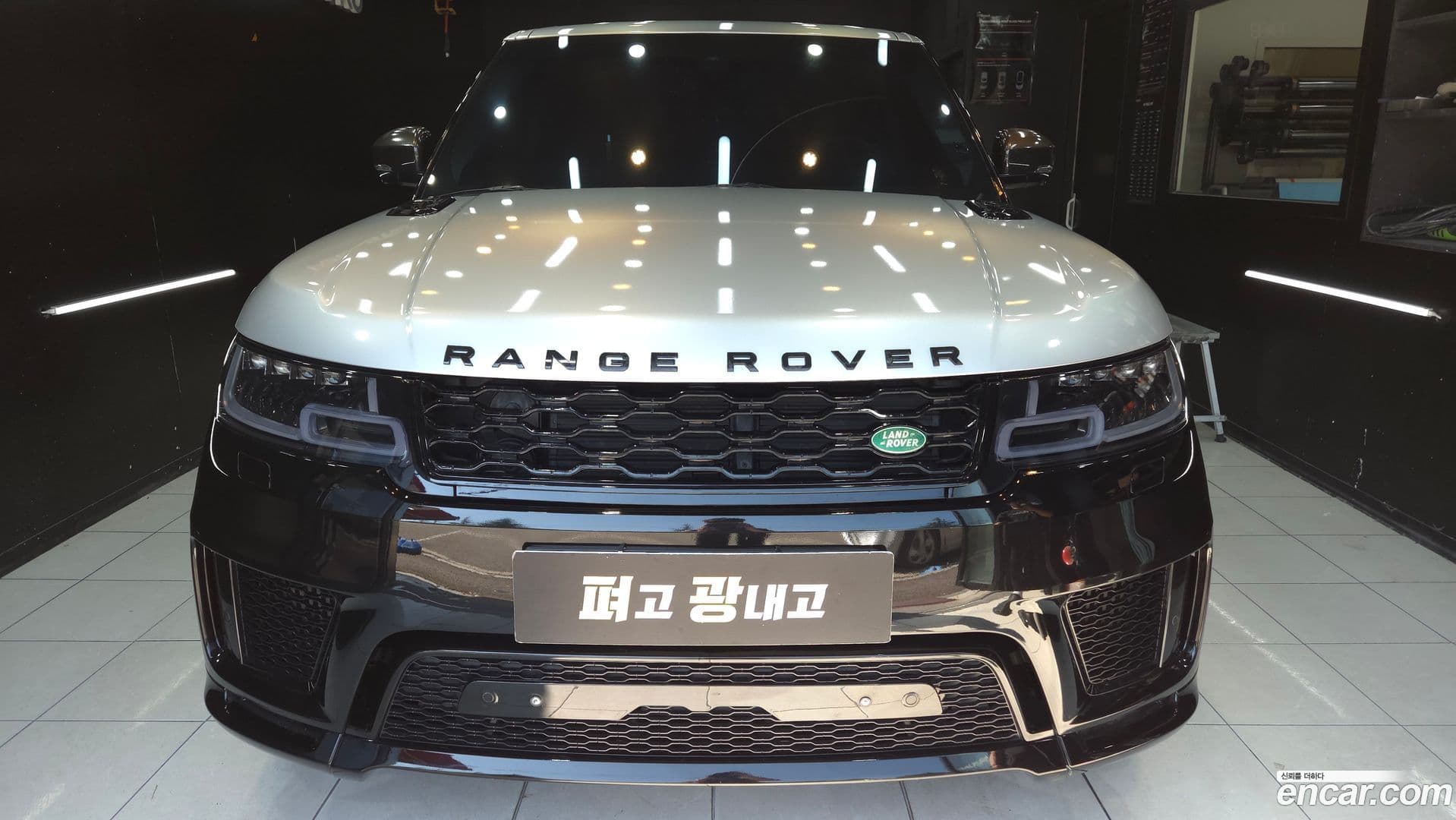 Main__Slider__Photo:Range Rover Sport Land Rover 2014.9-0
