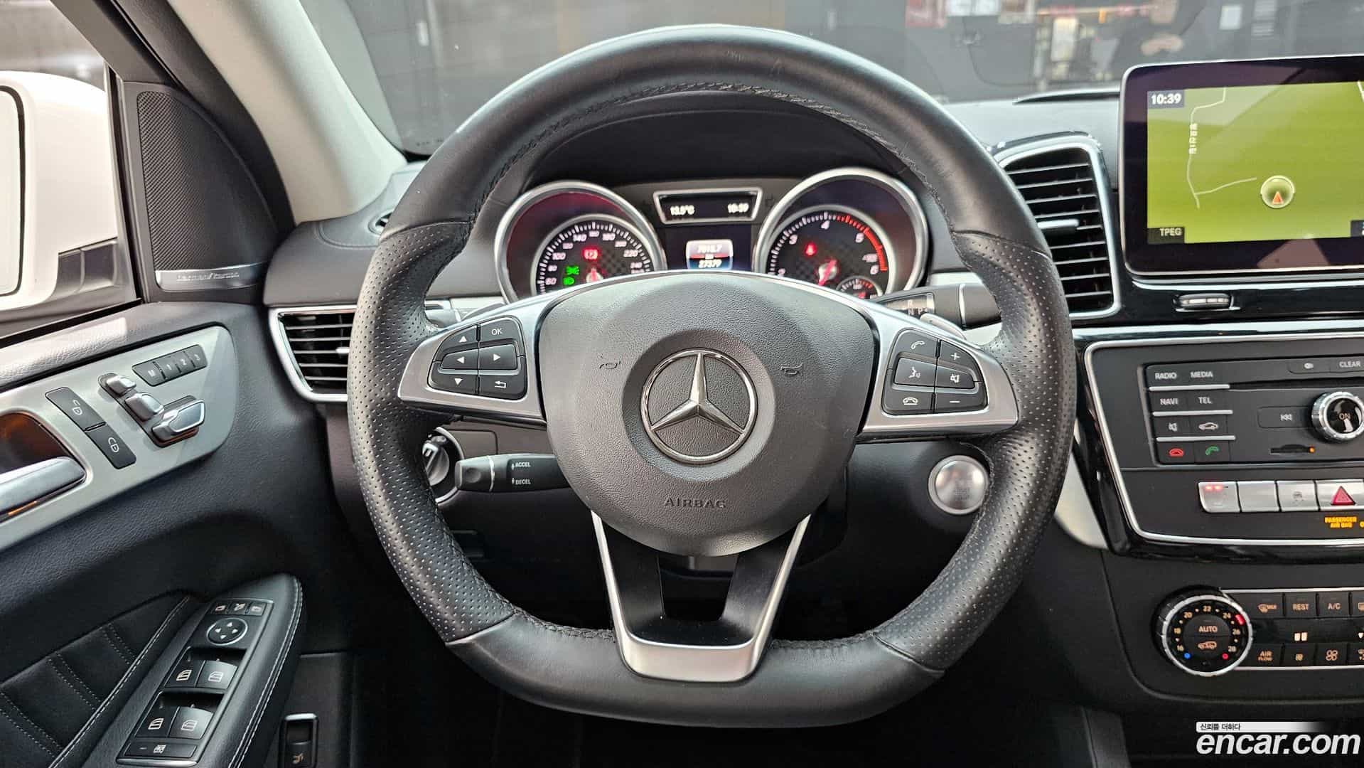 GLE-Class Mercedes-Benz 2016.10-OPTION-017
