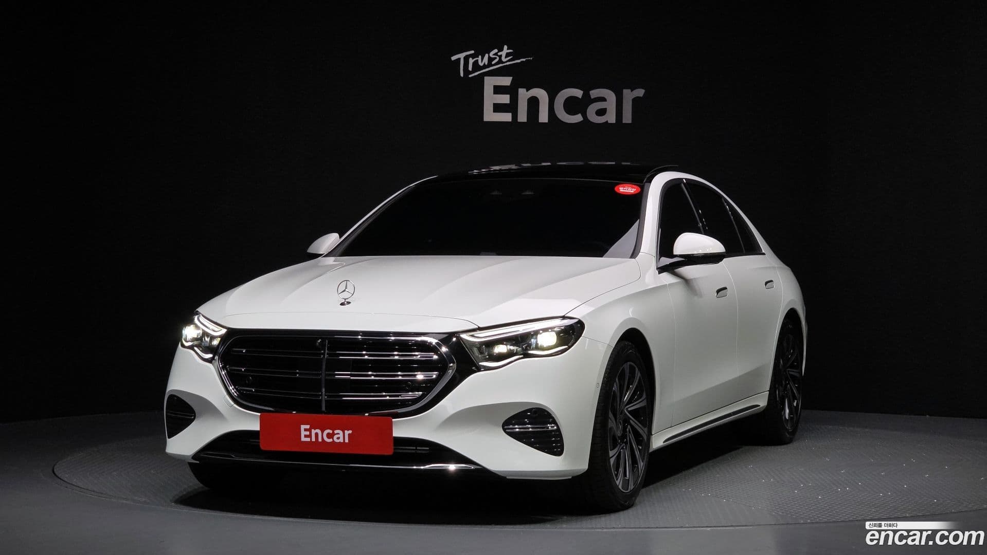 Main__Slider__Photo:E-Class Mercedes-Benz 2024.7-0