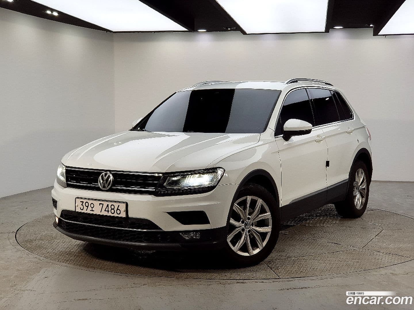Main__Slider__Photo:Tiguan Volkswagen 2018.4-0