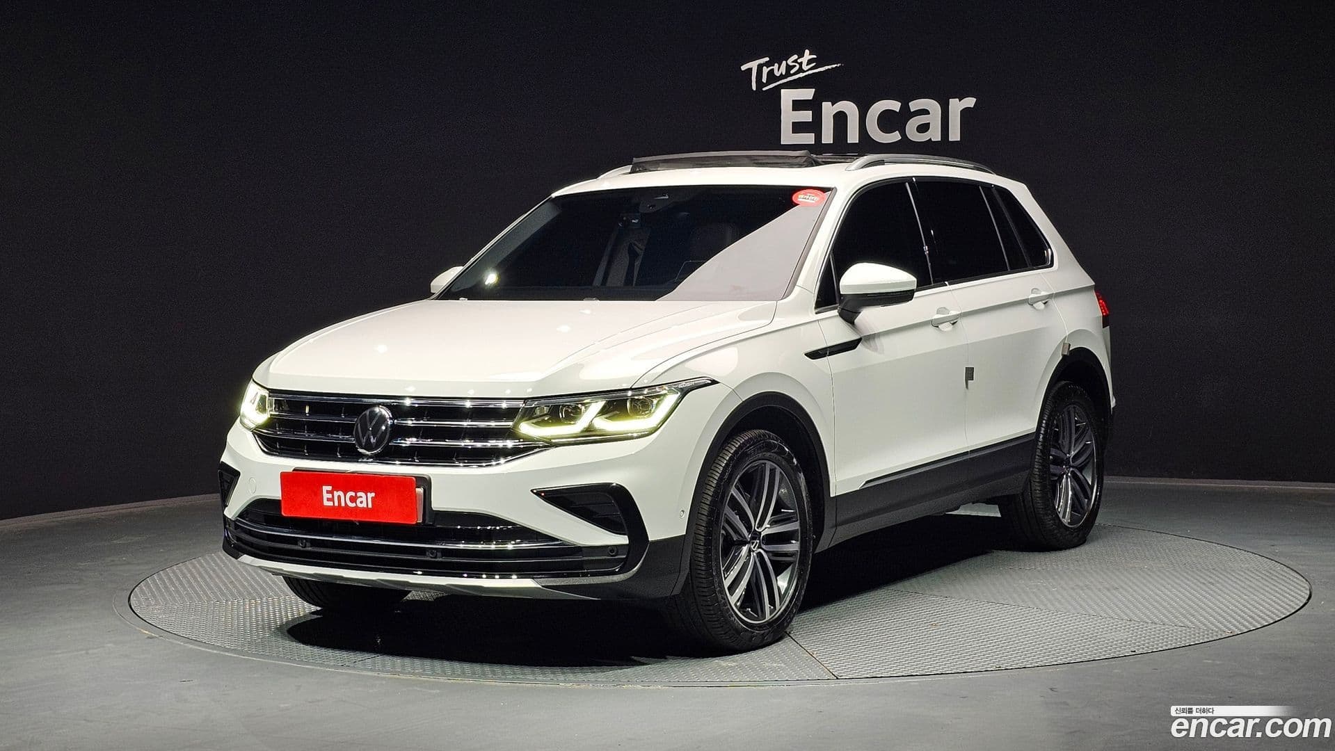 Main__Slider__Photo:Tiguan Volkswagen 2023.10-0