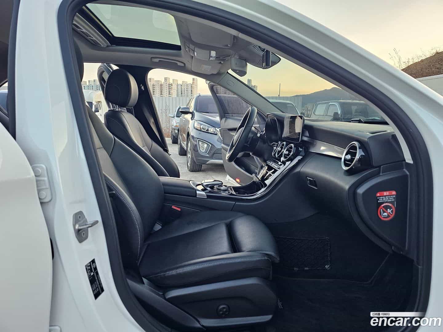 C-Class Mercedes-Benz 2020.1-OPTION-015