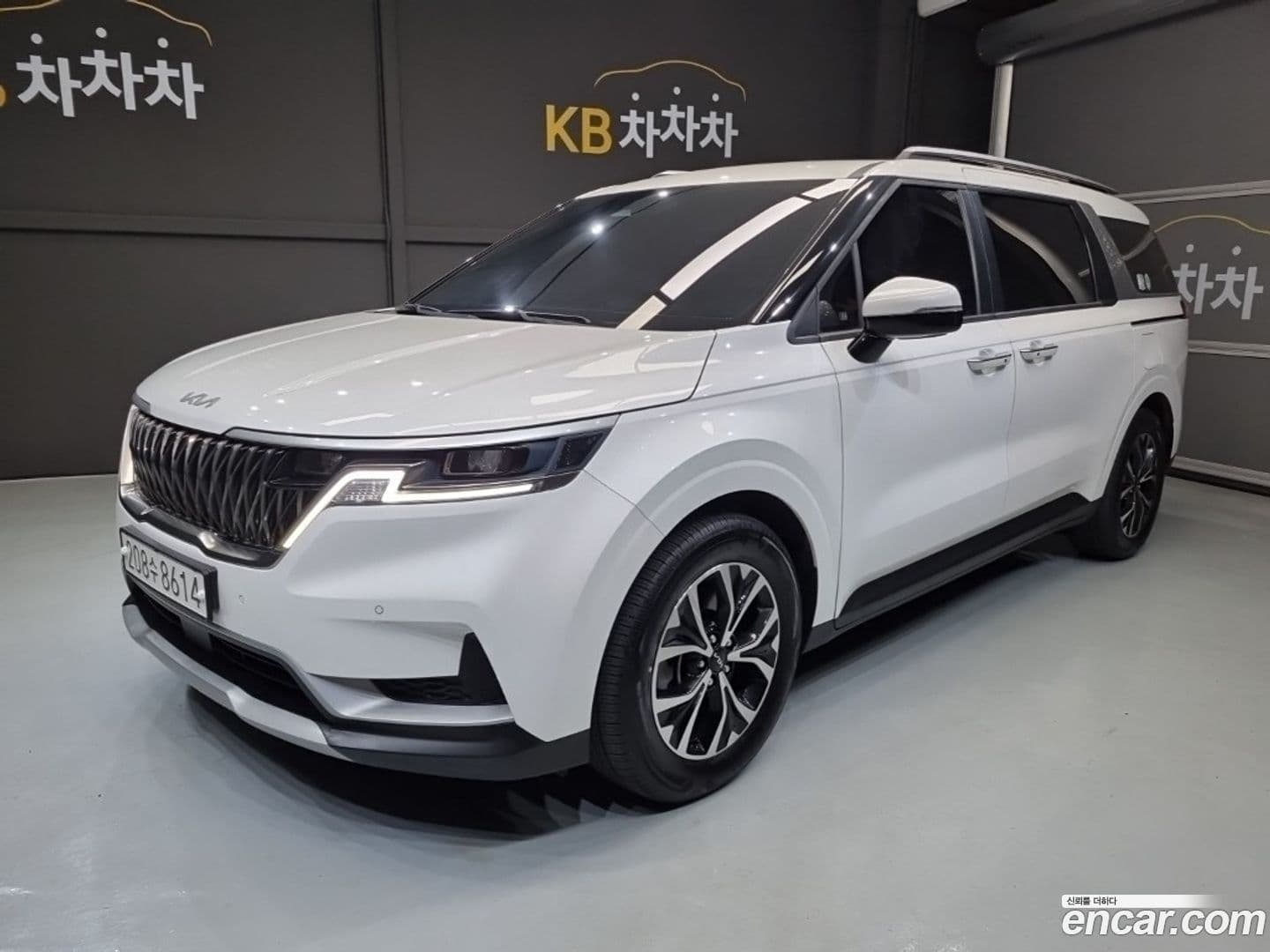 Main__Slider__Photo:Canival Kia 2022.9-0