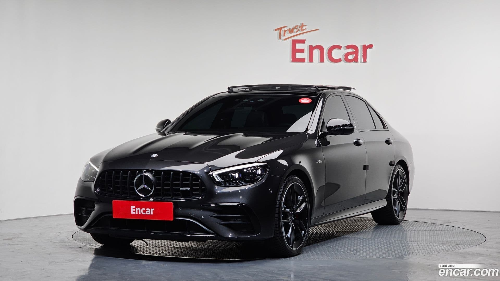 Main__Slider__Photo:E-Class Mercedes-Benz 2023.8-0