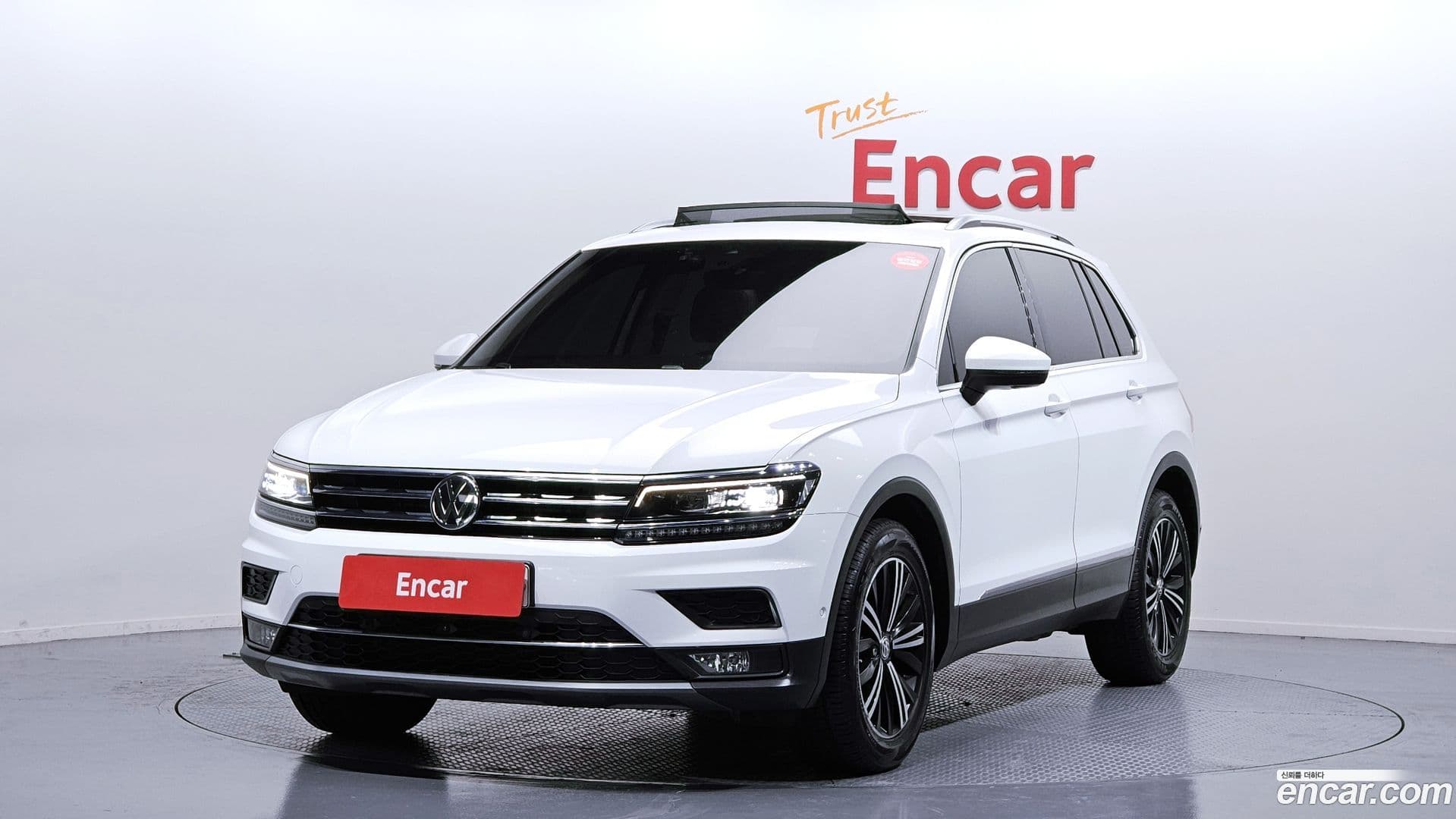Main__Slider__Photo:Tiguan Volkswagen 2019.10-0