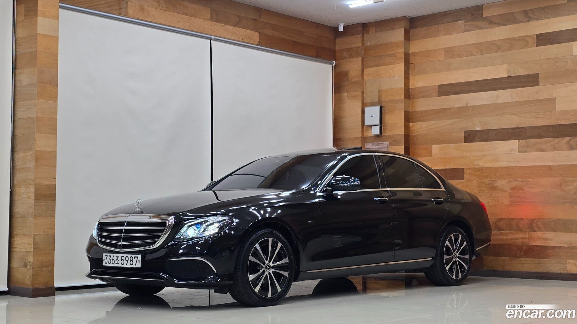 Main__Slider__Photo:E-Class Mercedes-Benz 2019.11-0