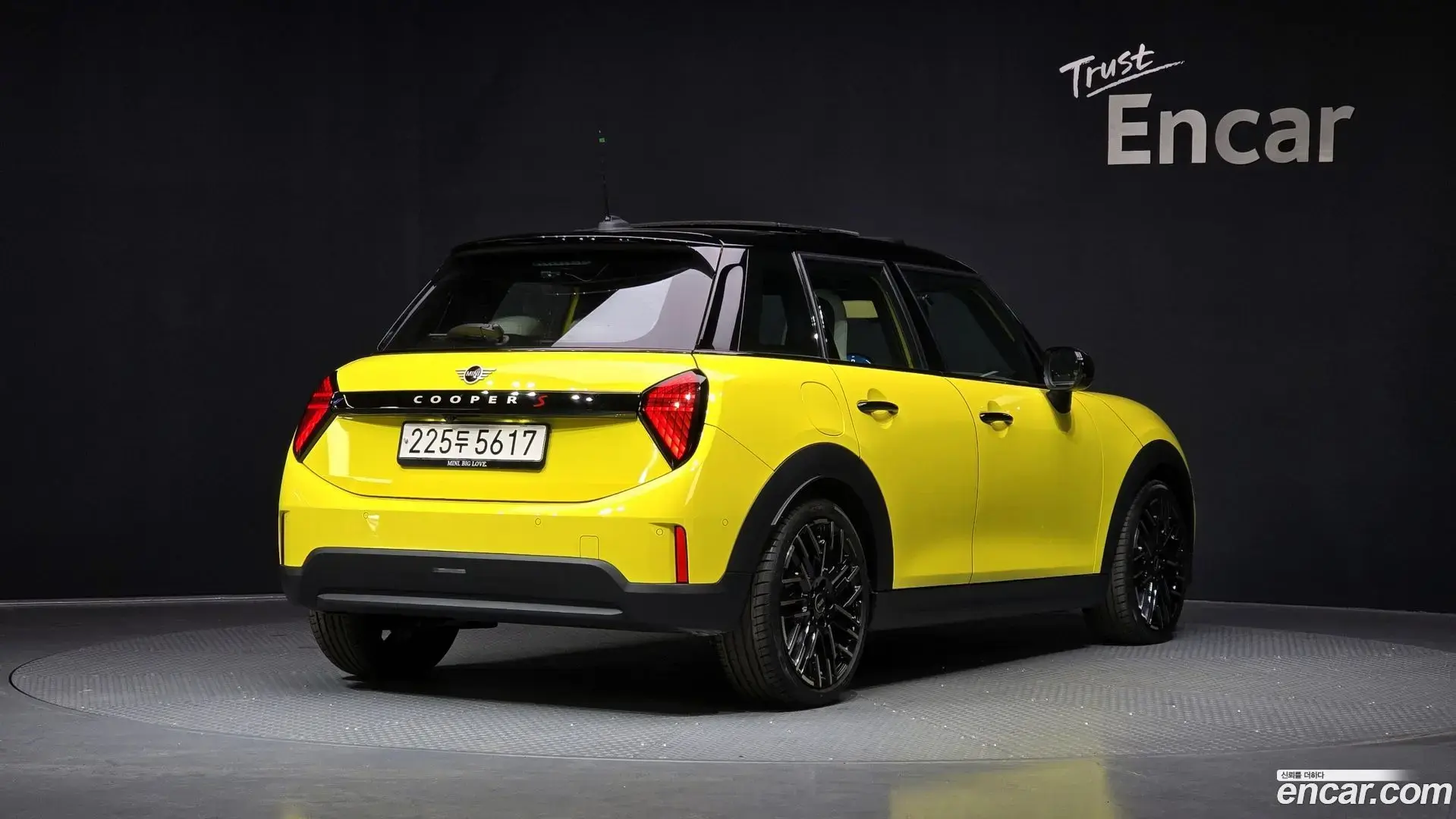Main__Slider__Photo:Cooper Mini 2024.9-1