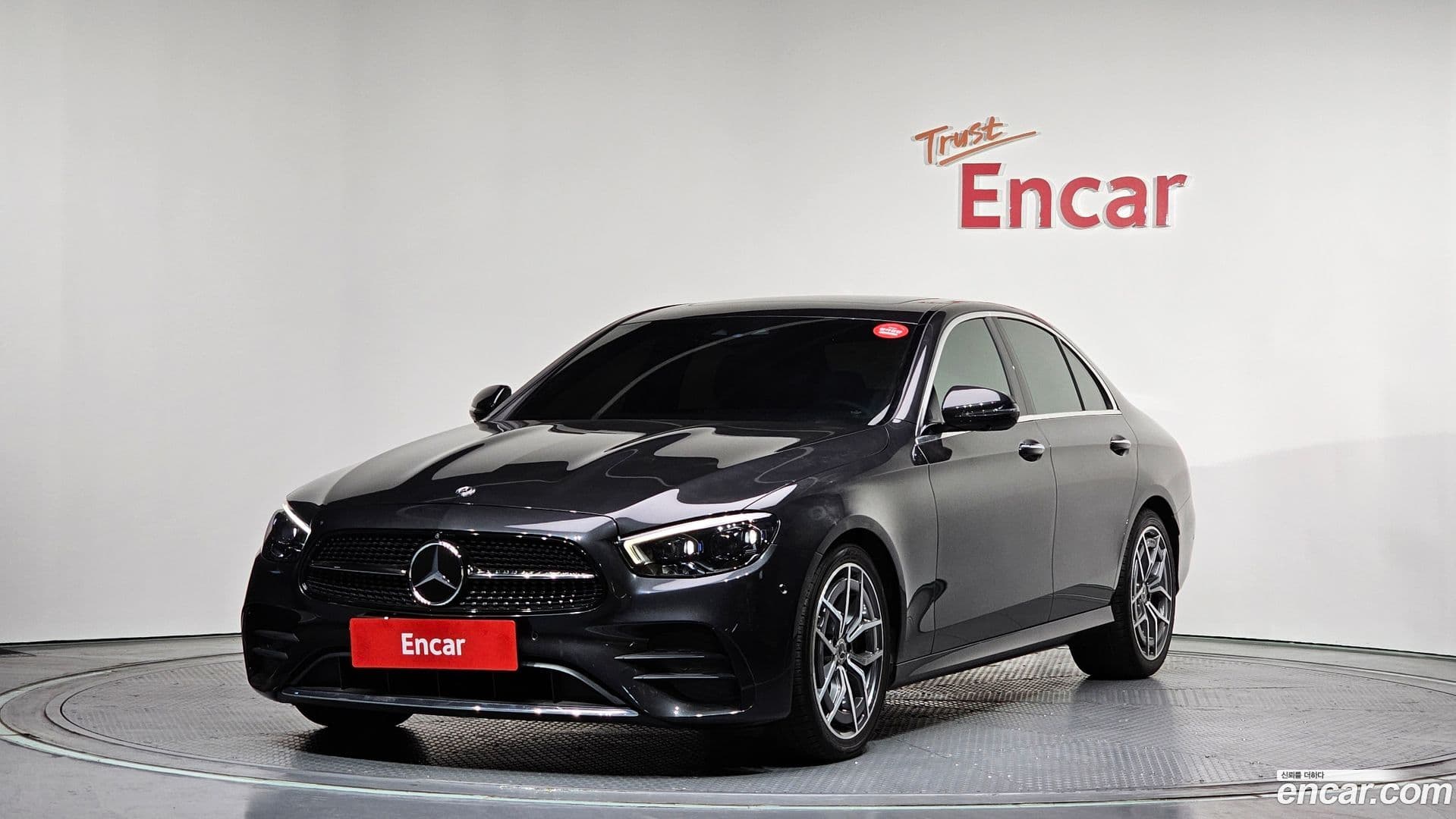 Main__Slider__Photo:E-Class Mercedes-Benz 2020.10-0