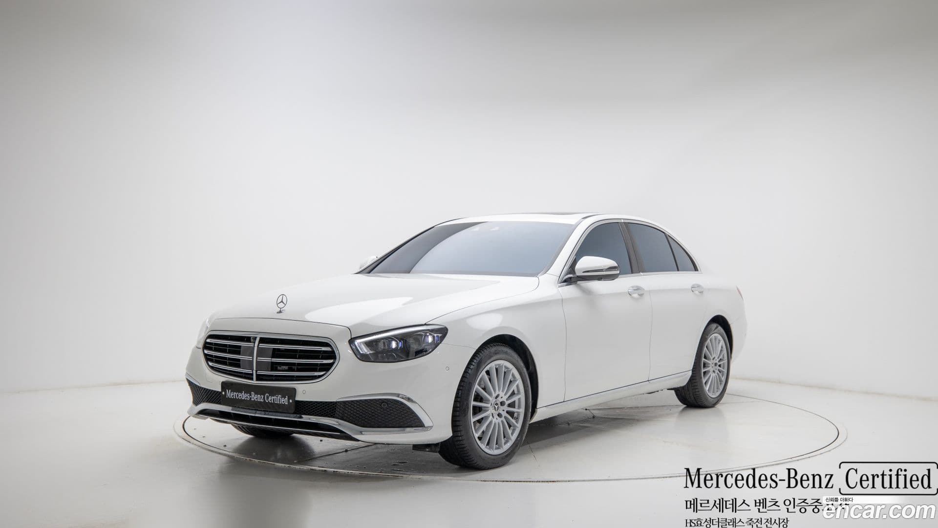 Main__Slider__Photo:E-Class Mercedes-Benz 2022.1-0