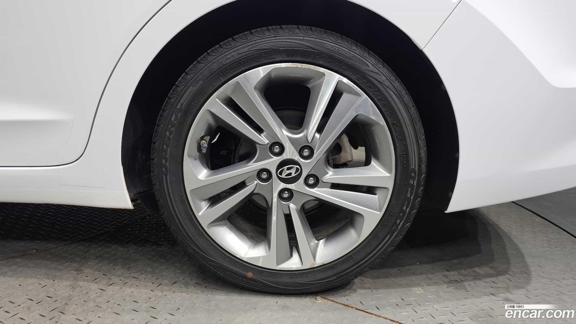 AVANTE Hyundai 2018.4-OUTER-005