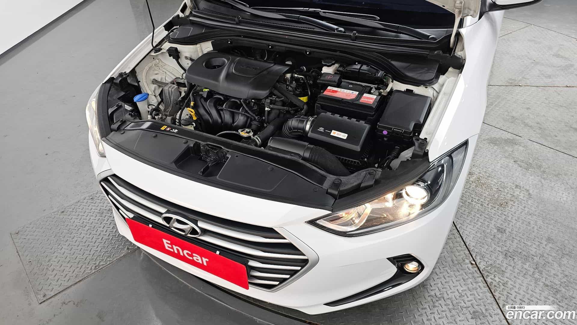 AVANTE Hyundai 2018.4-INNER-006