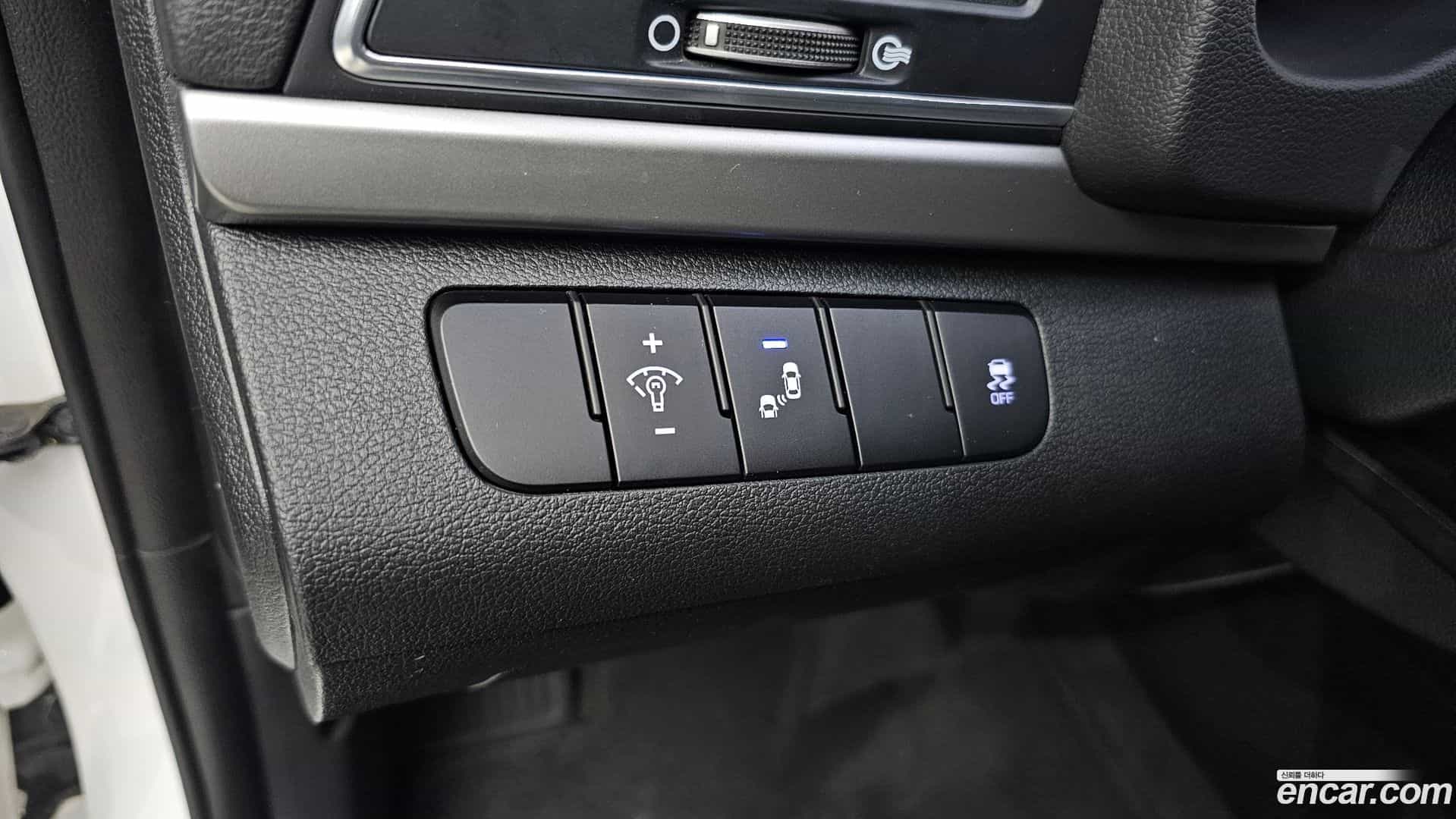 AVANTE Hyundai 2018.4-OPTION-019