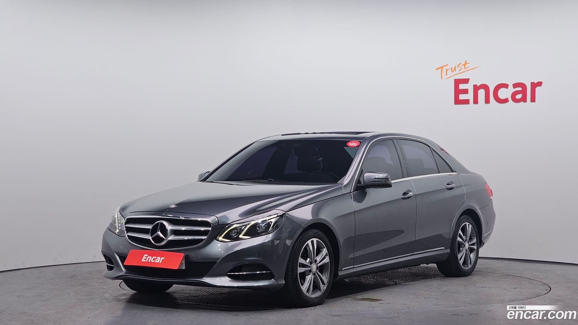 Main__Slider__Photo:E-Class Mercedes-Benz 2015.9-0