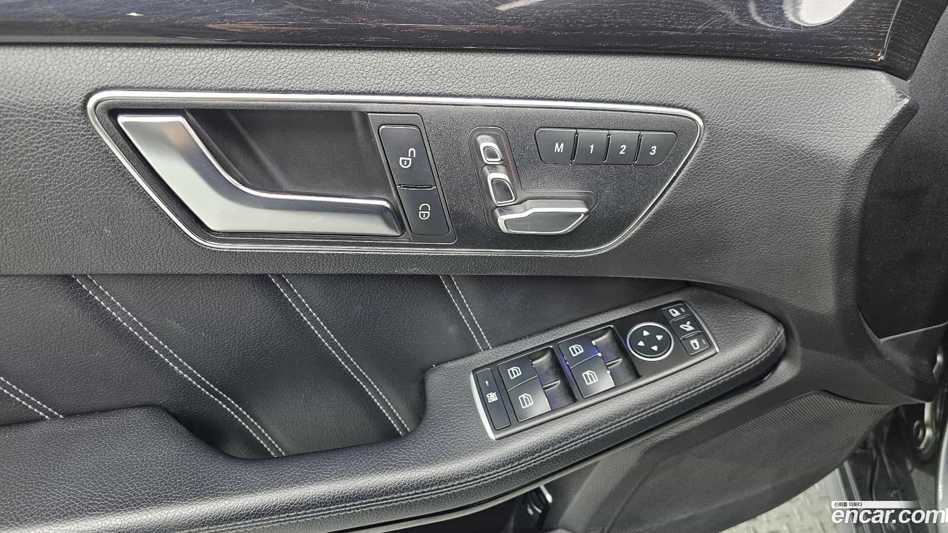 E-Class Mercedes-Benz 2015.9-OPTION-024