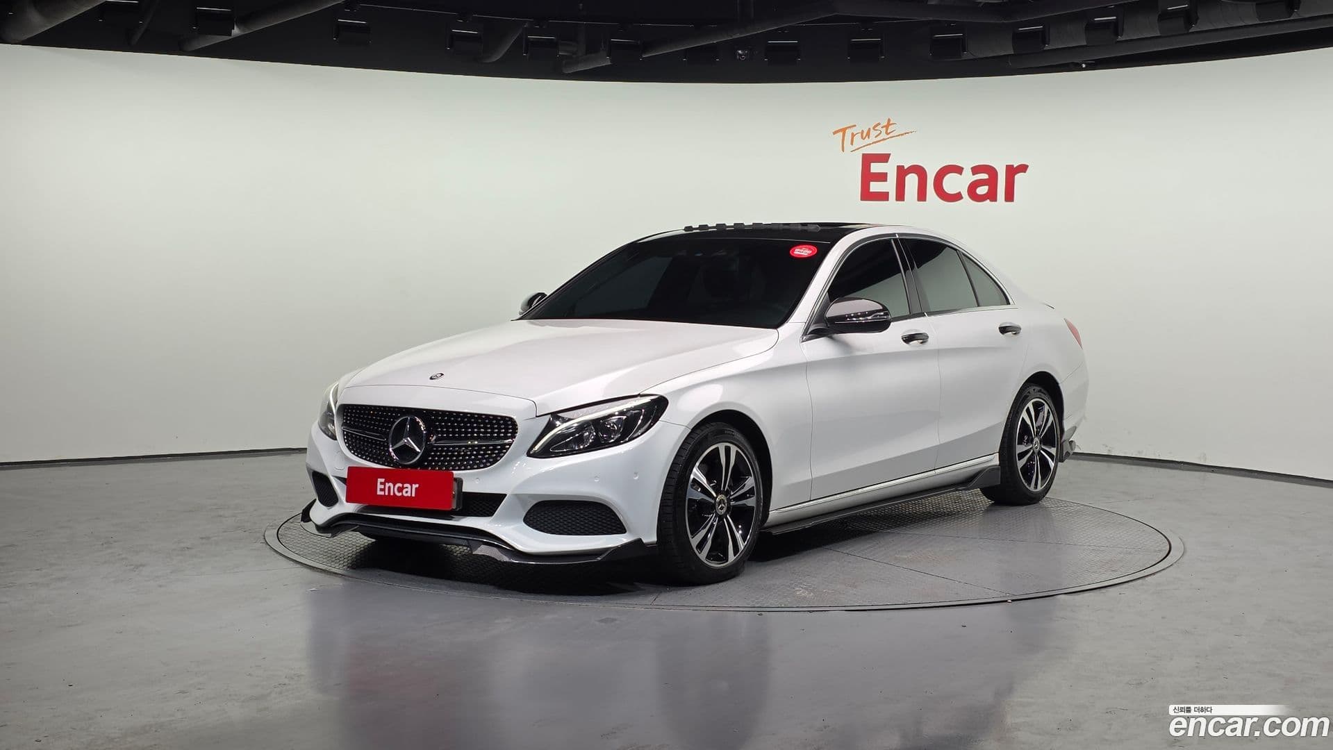 Main__Slider__Photo:C-Class Mercedes-Benz 2017.4-0