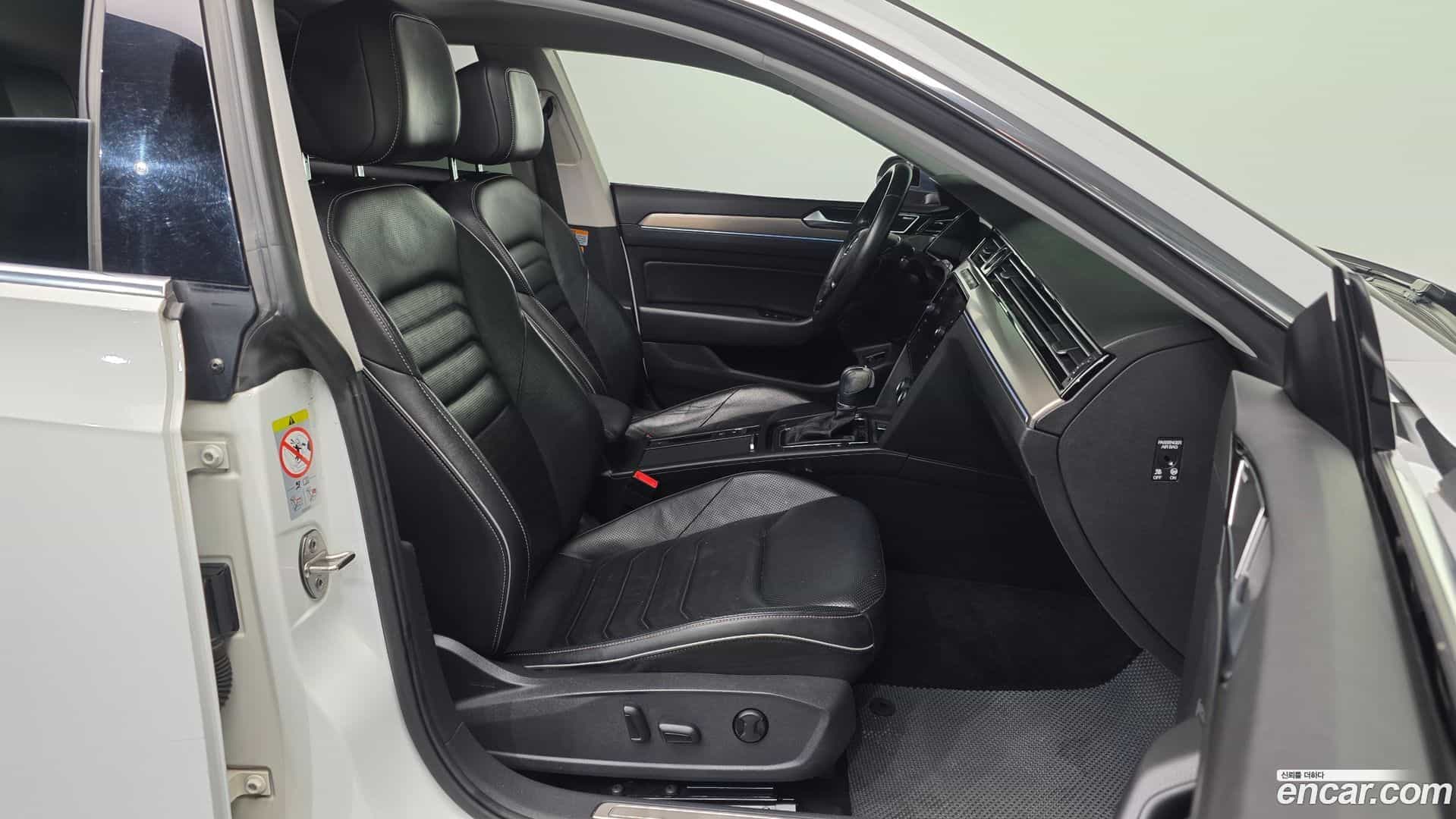 Arteon Volkswagen 2019.11-INNER-010
