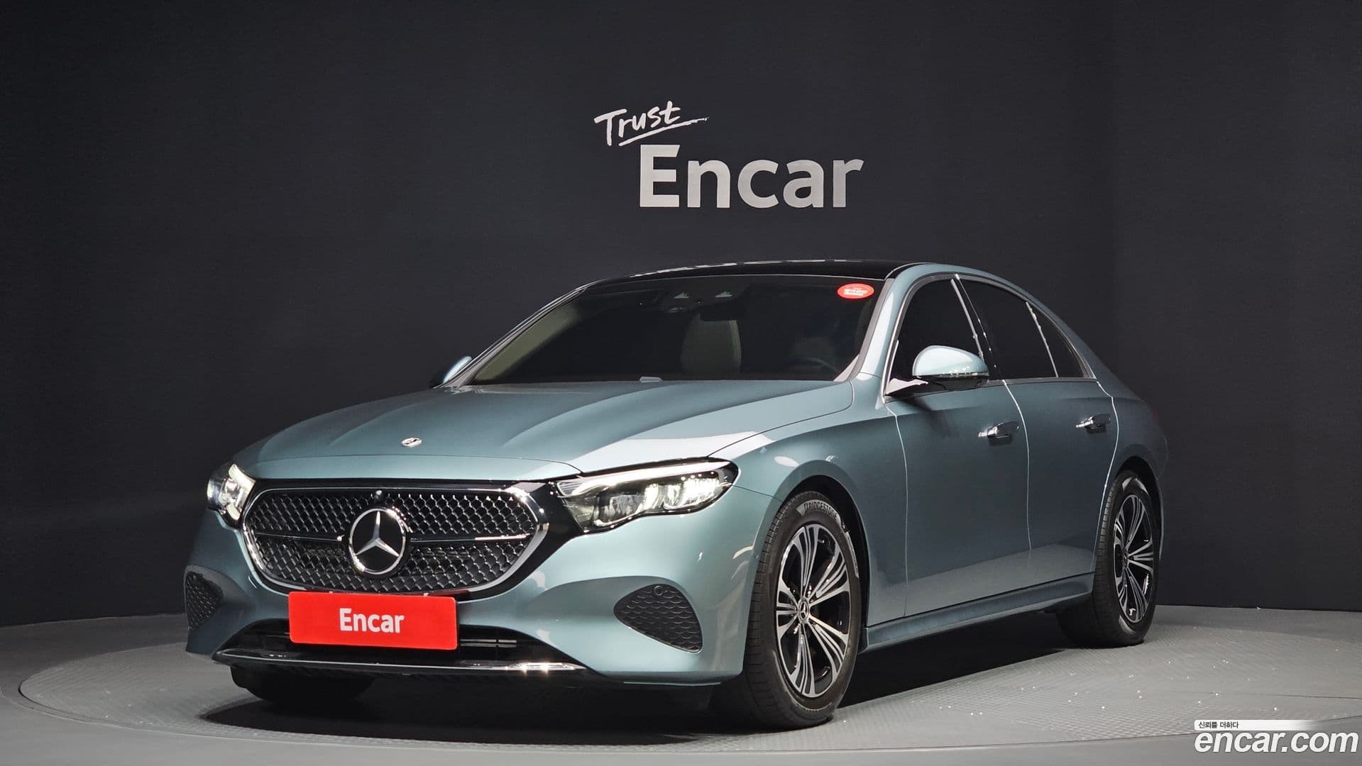 Main__Slider__Photo:E-Class Mercedes-Benz 2025.1-0