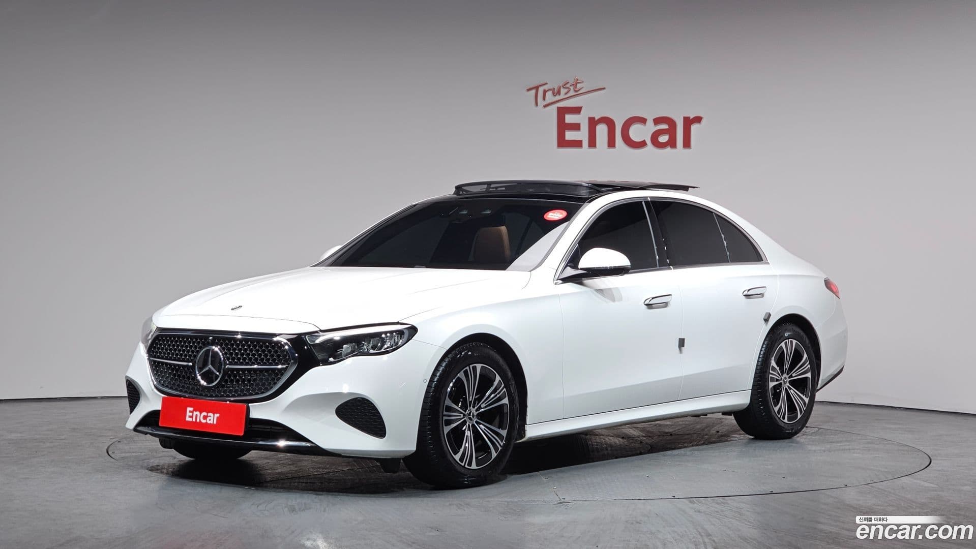 Main__Slider__Photo:E-Class Mercedes-Benz 2025.1-0