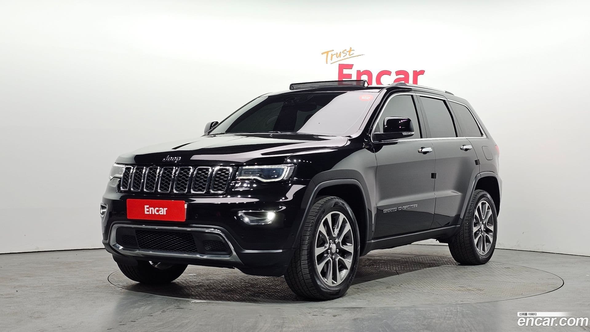 Main__Slider__Photo:Cherokee Jeep 2018.5-0
