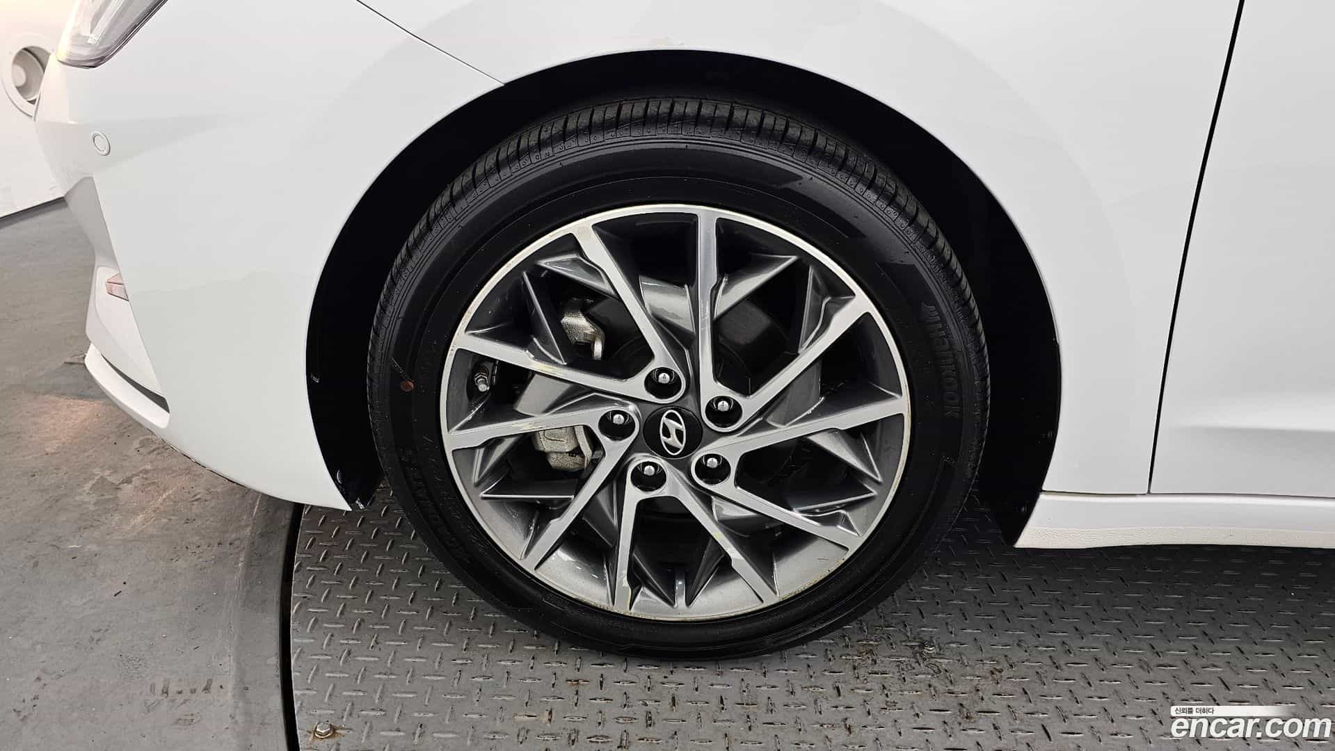AVANTE Hyundai 2019.1-OUTER-005