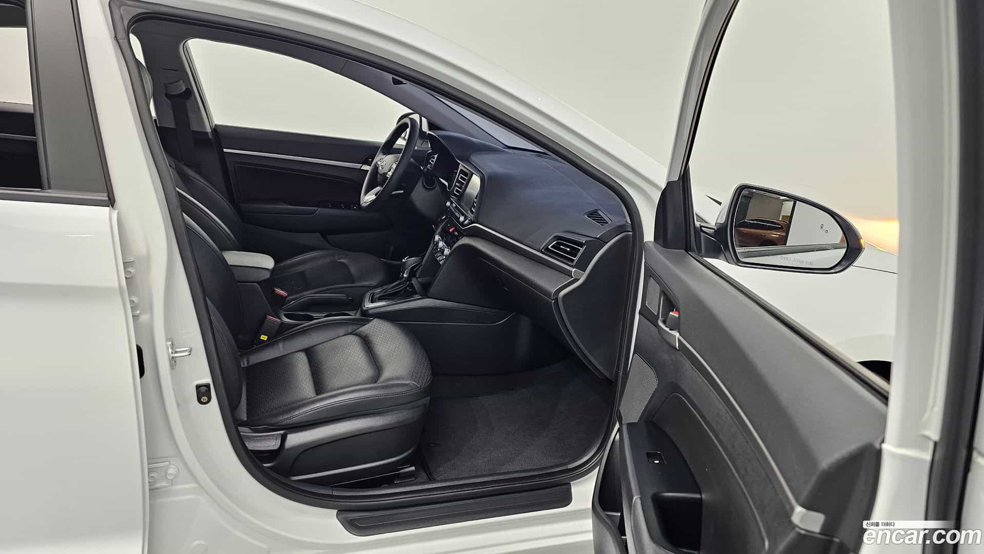 AVANTE Hyundai 2019.1-INNER-010