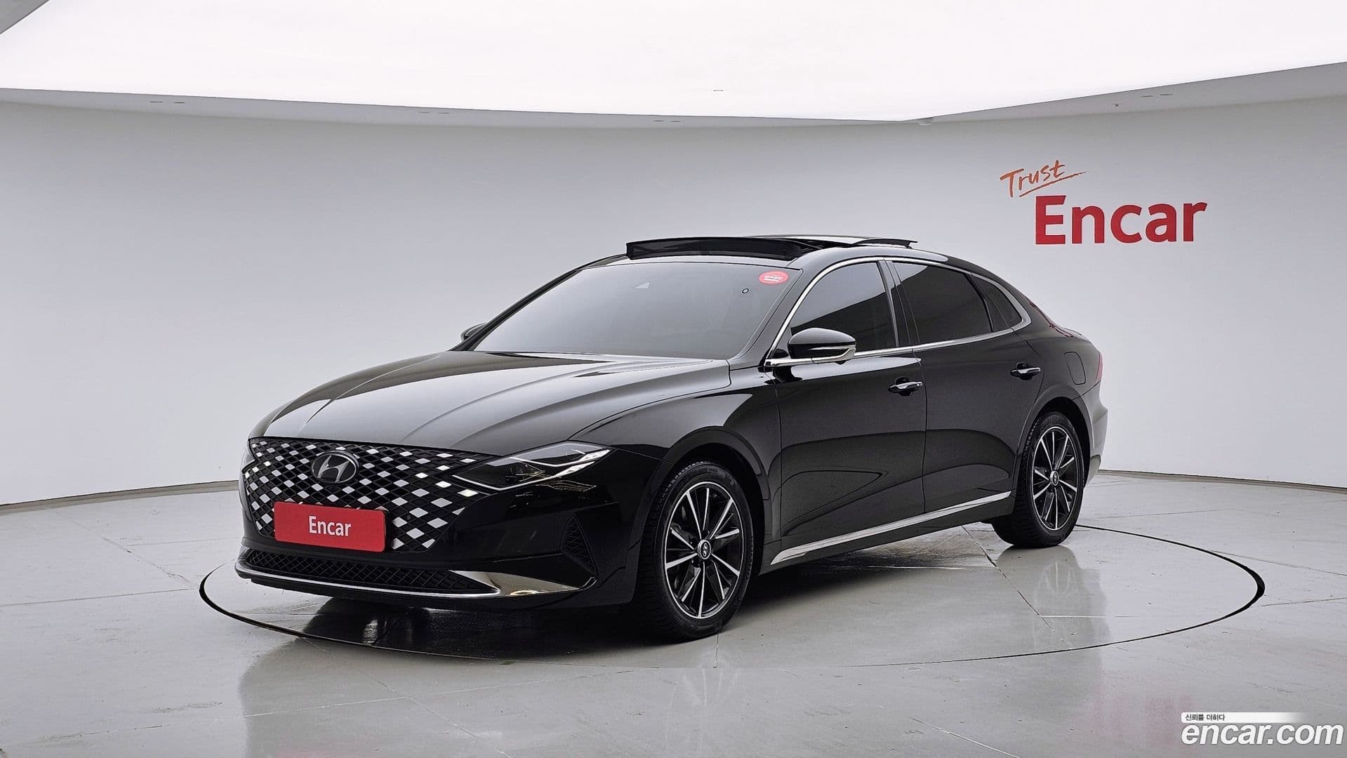 Main__Slider__Photo:Grandeur Hyundai 2022.10-0
