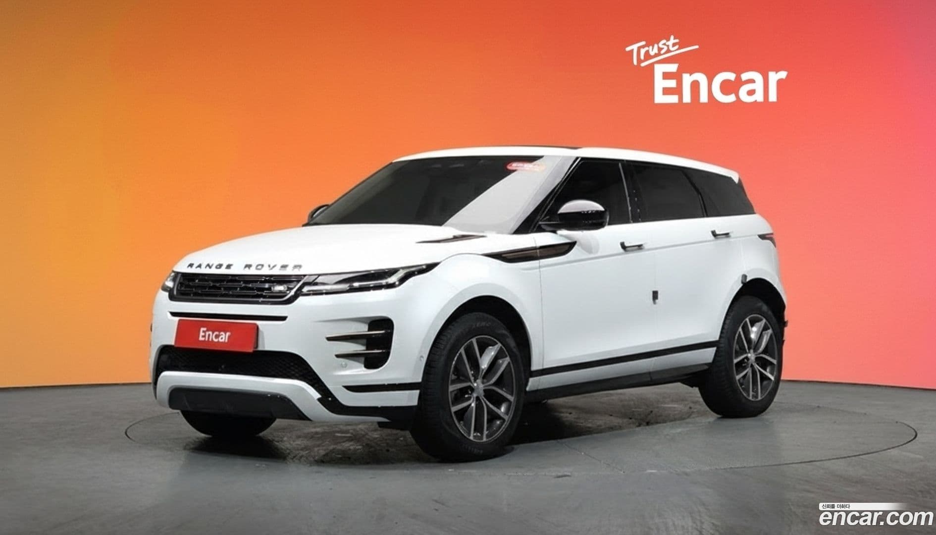 Main__Slider__Photo:Range Rover Evoque Land Rover 2024.9-0