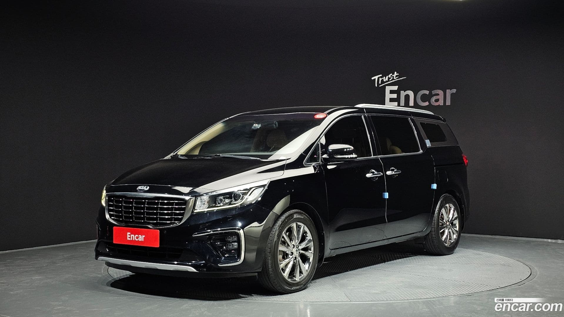 Main__Slider__Photo:Canival Kia 2019.11-0