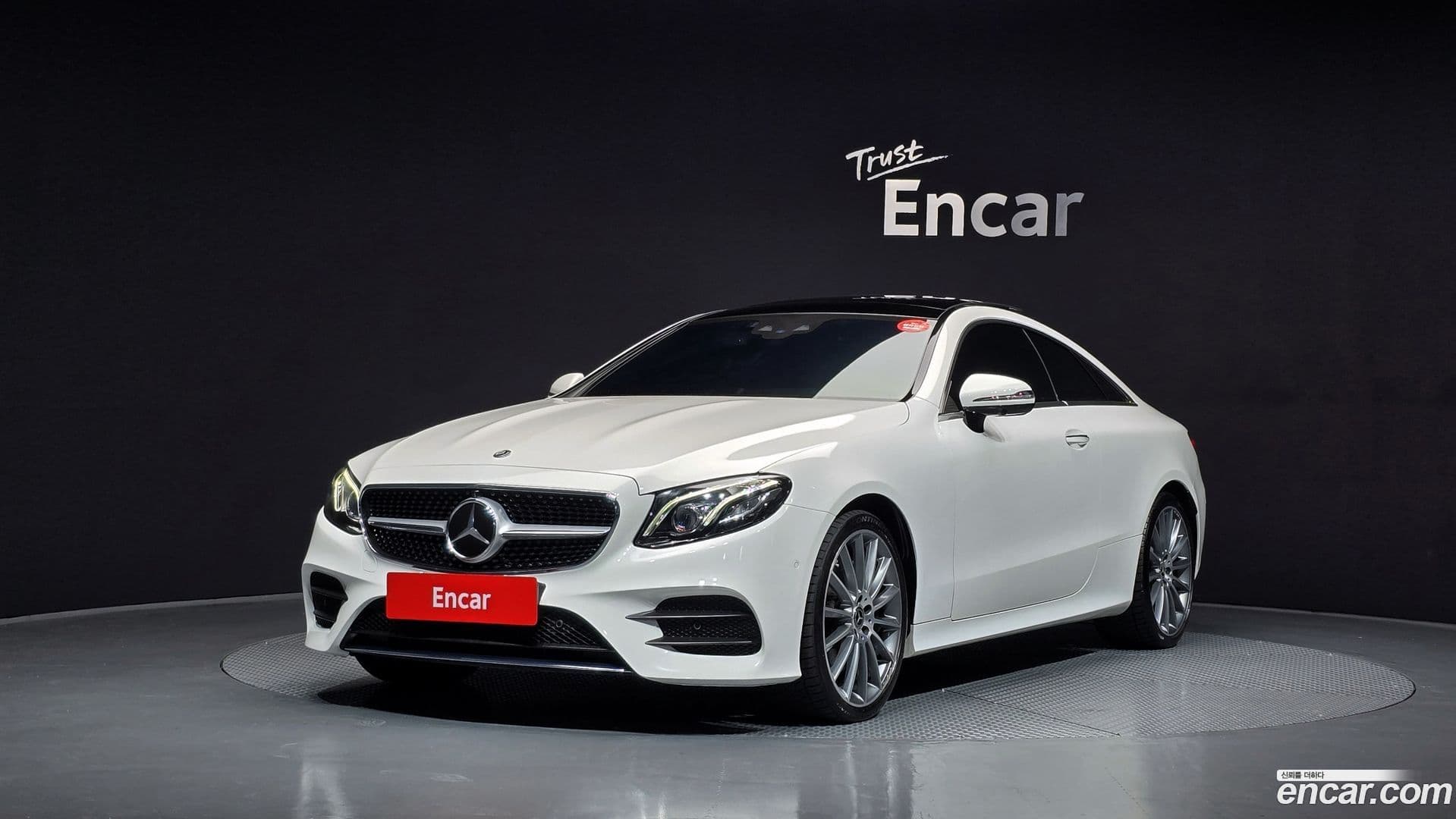 Main__Slider__Photo:E-Class Mercedes-Benz 2019.7-0