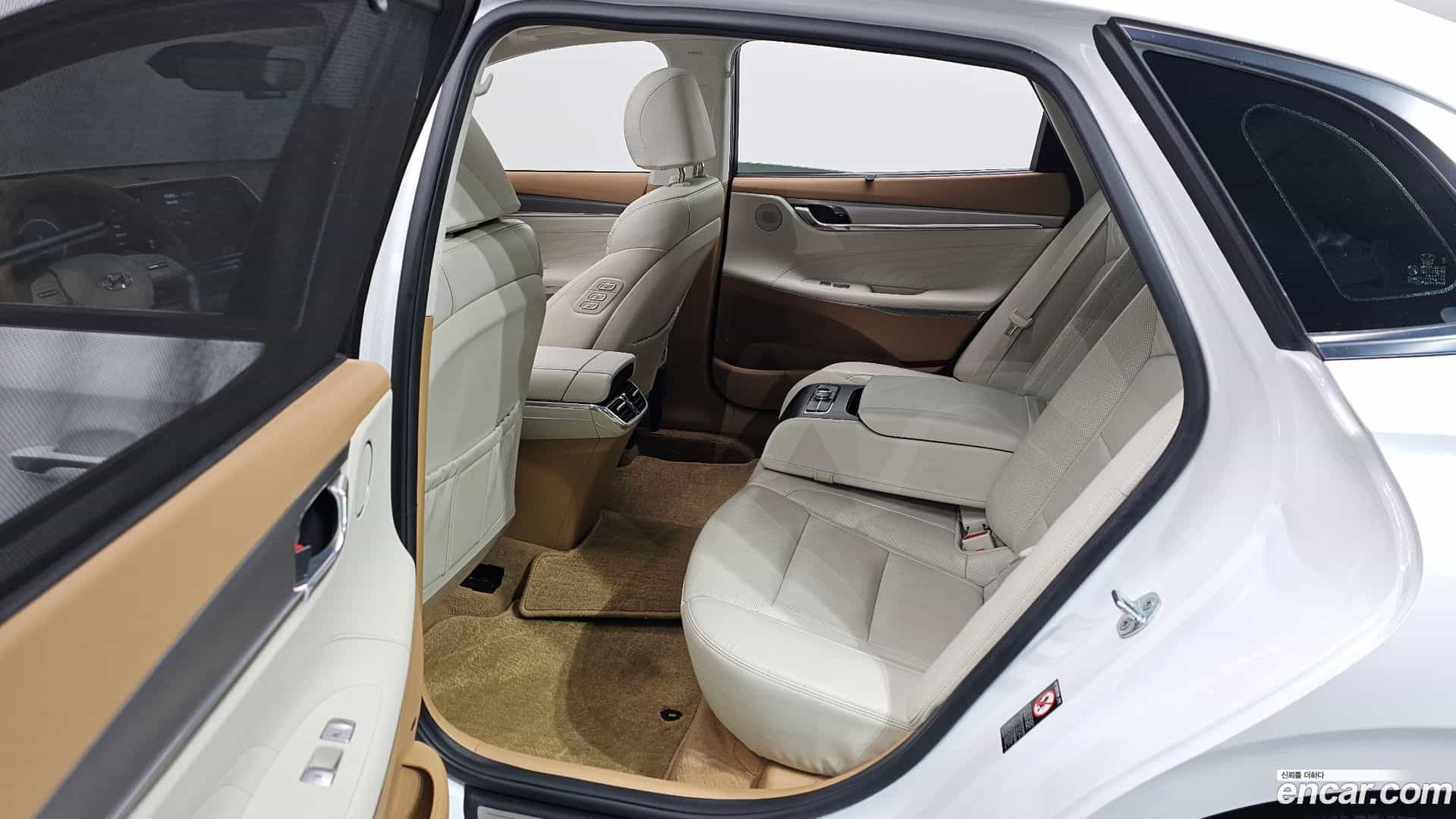 Grandeur Hyundai 2022.5-OPTION-020