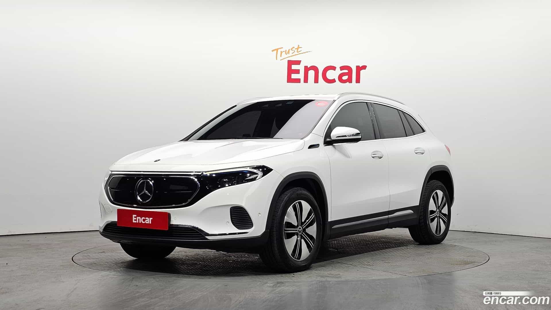 EQA Mercedes-Benz 2021.6-OUTER-001