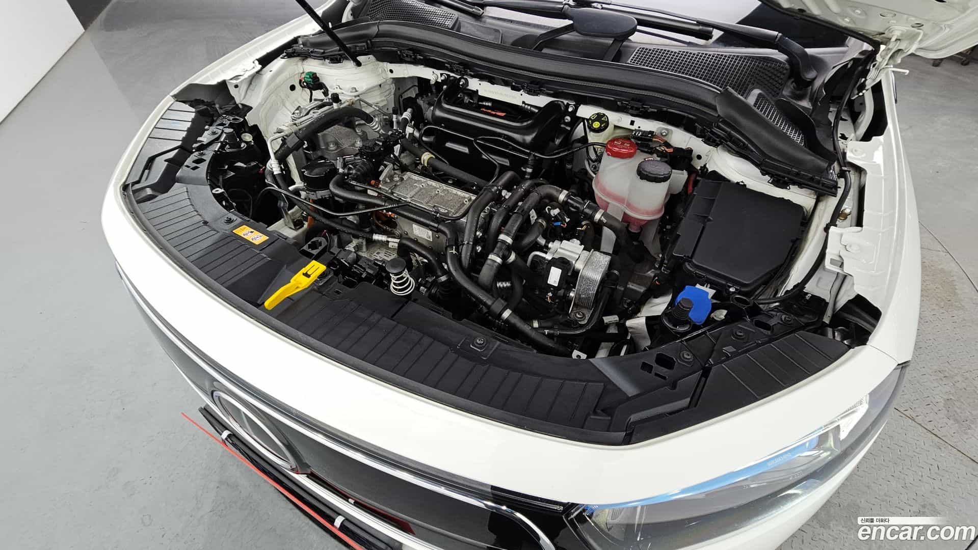 EQA Mercedes-Benz 2021.6-INNER-006