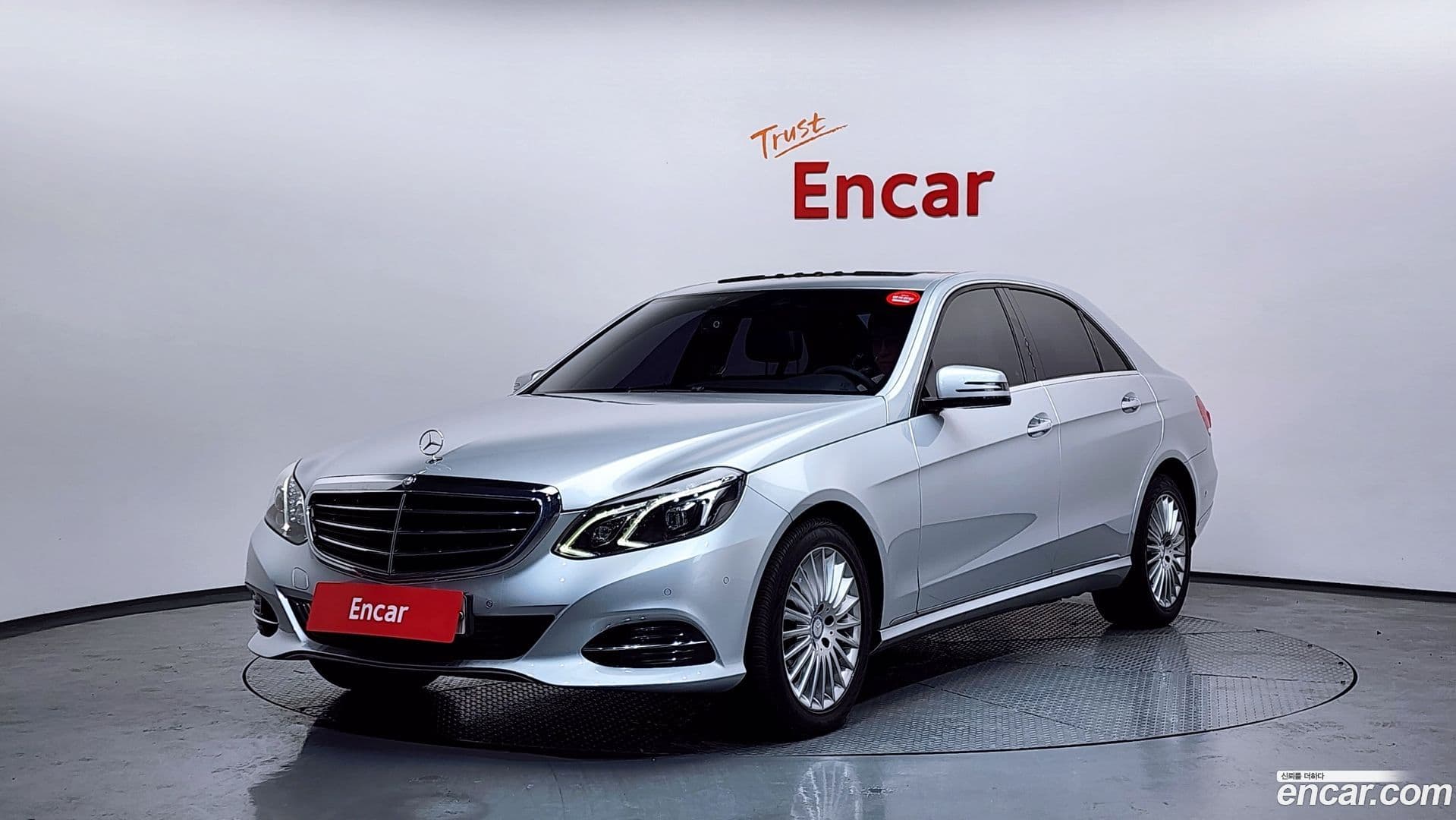 Main__Slider__Photo:E-Class Mercedes-Benz 2014.0-0