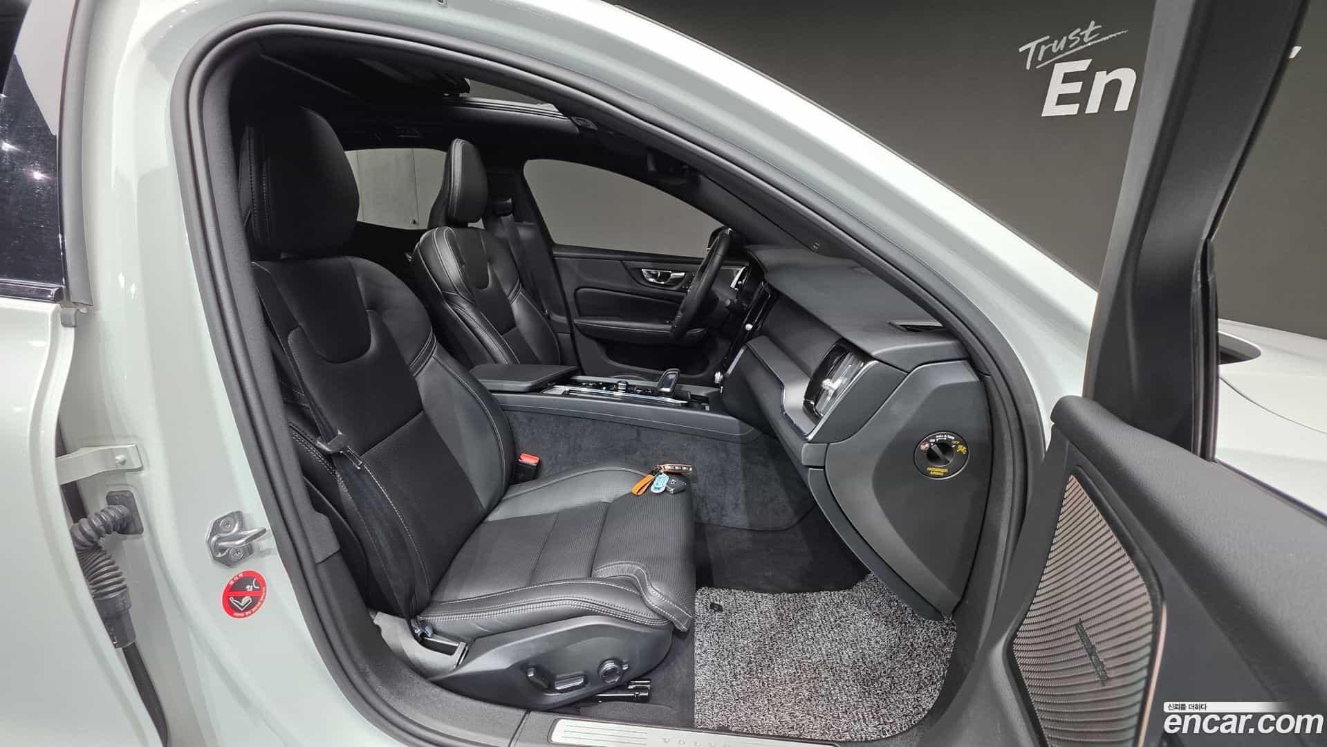 S60 Volvo 2022.0-INNER-010