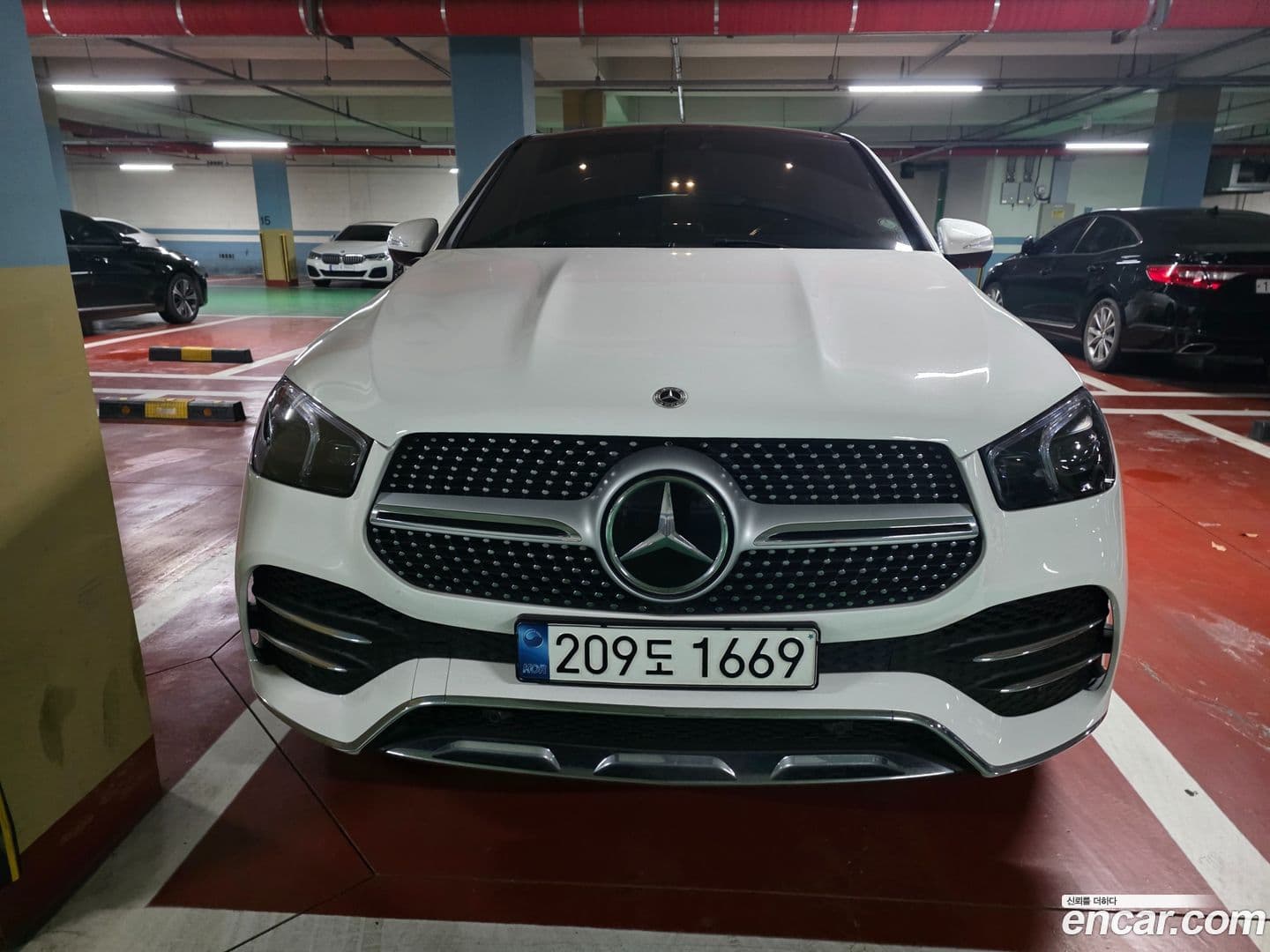 Main__Slider__Photo:GLE-Class Mercedes-Benz 2021.8-0