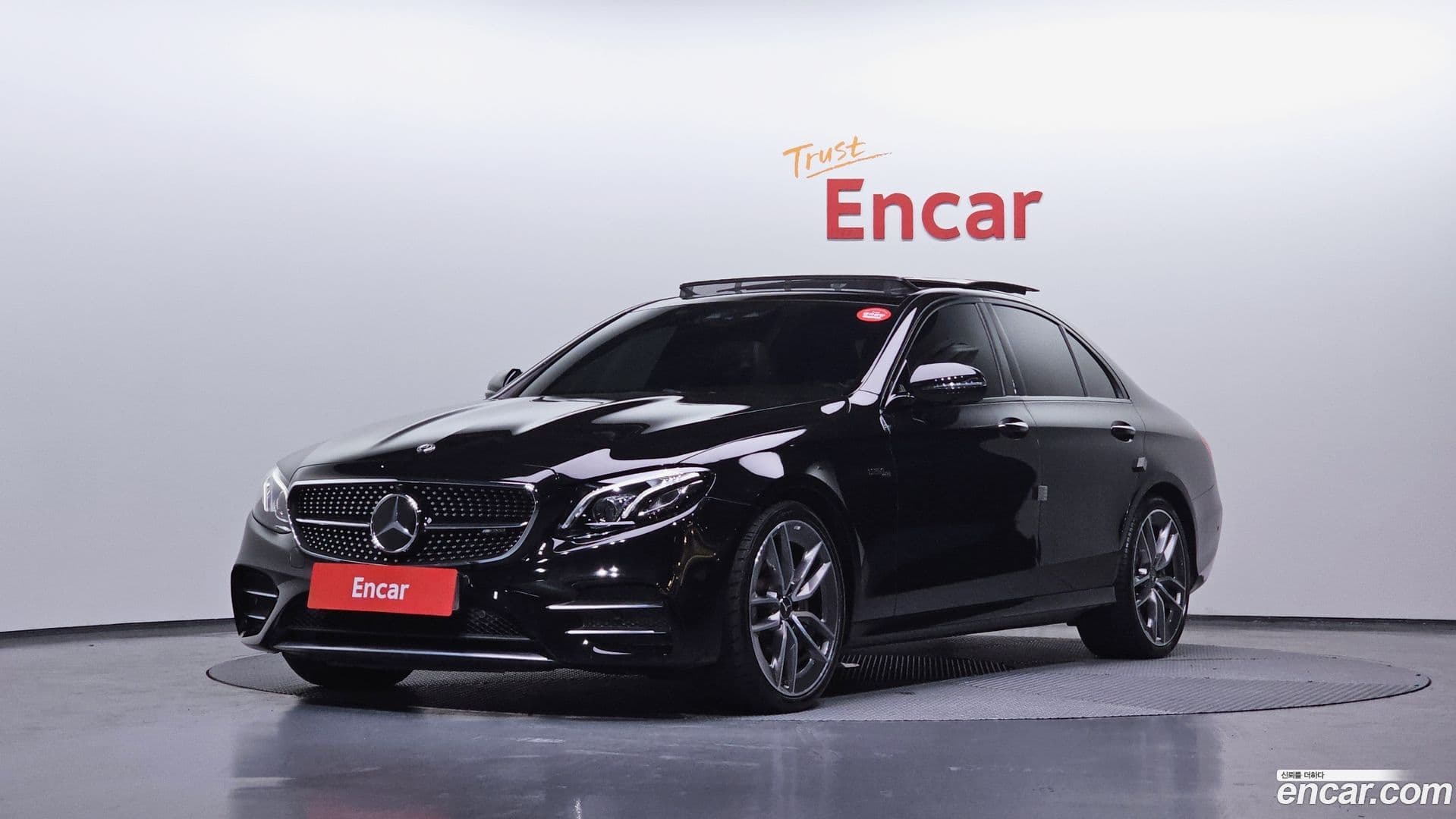 Main__Slider__Photo:E-Class Mercedes-Benz 2019.8-0