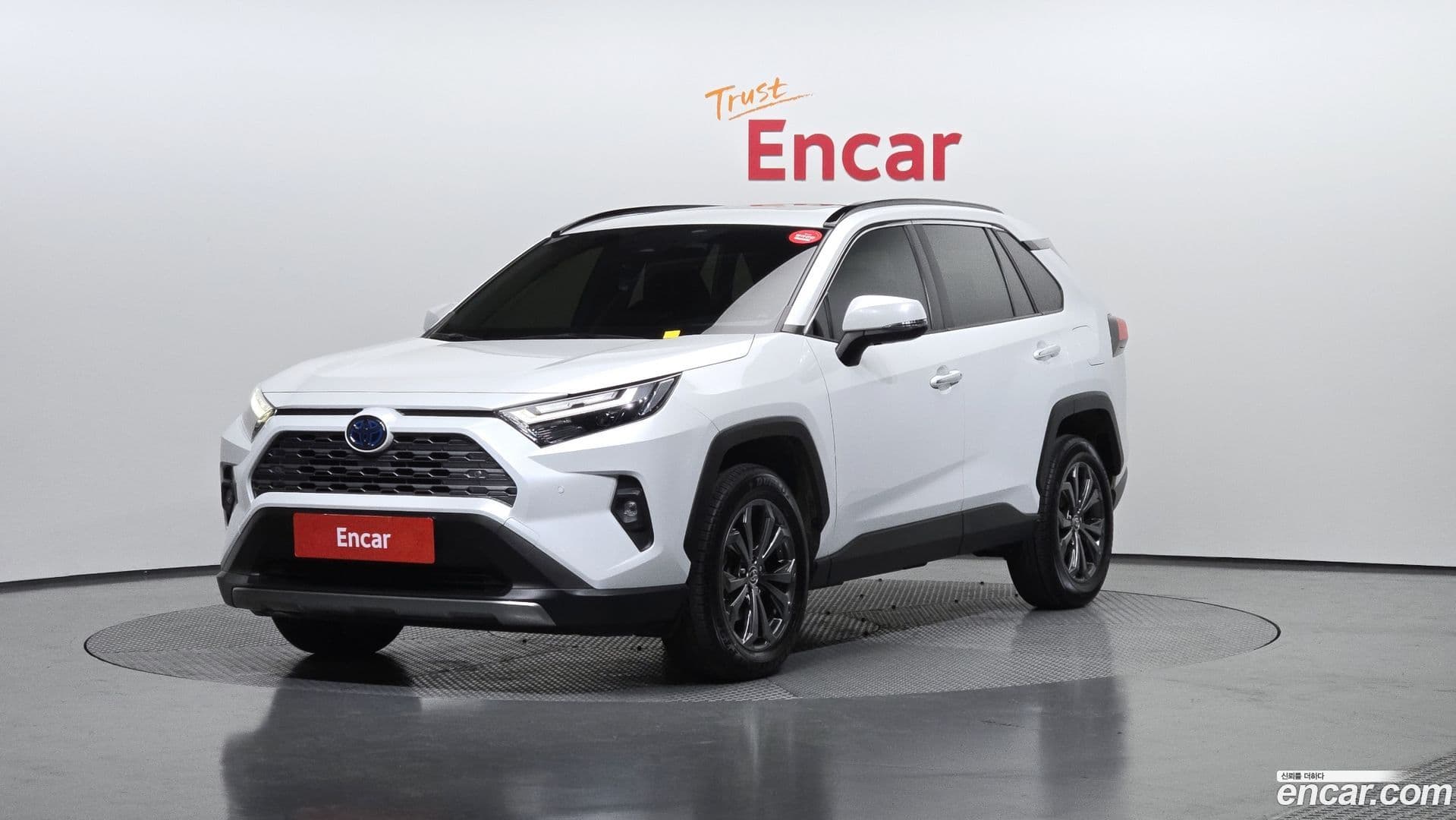 Main__Slider__Photo:RAV4 Toyota 2023.8-0