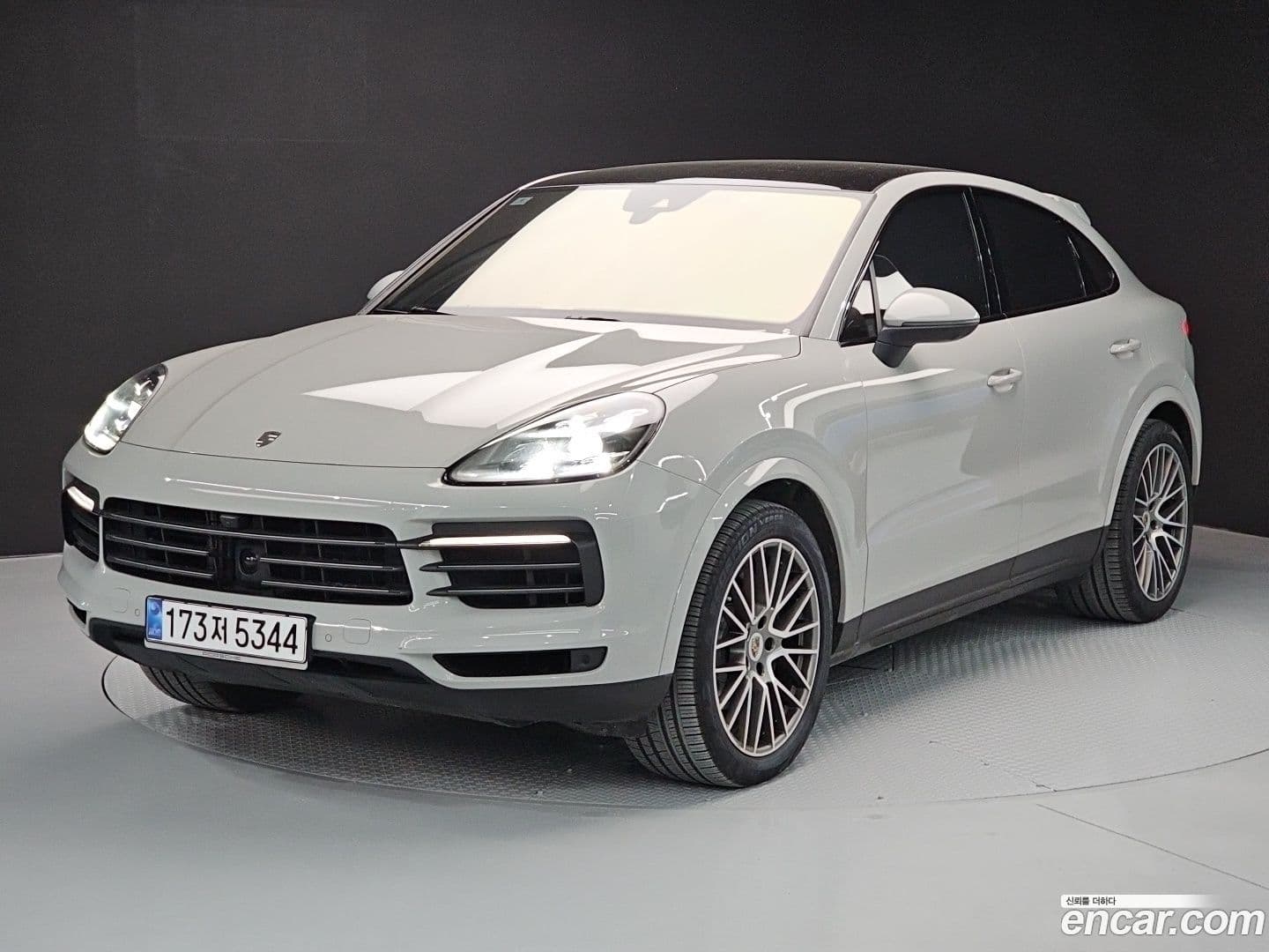 Main__Slider__Photo:Cayenne Porsche 2022.11-0
