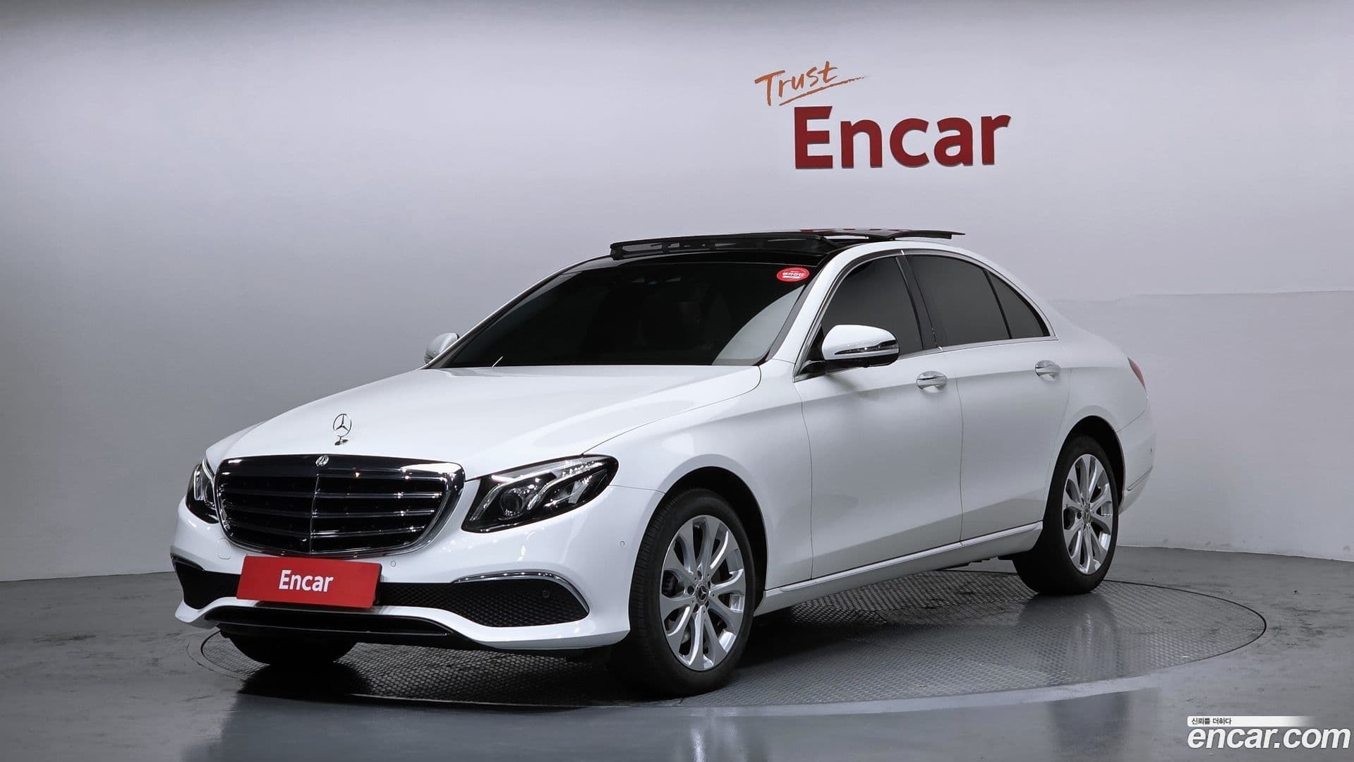 Main__Slider__Photo:E-Class Mercedes-Benz 2019.3-0