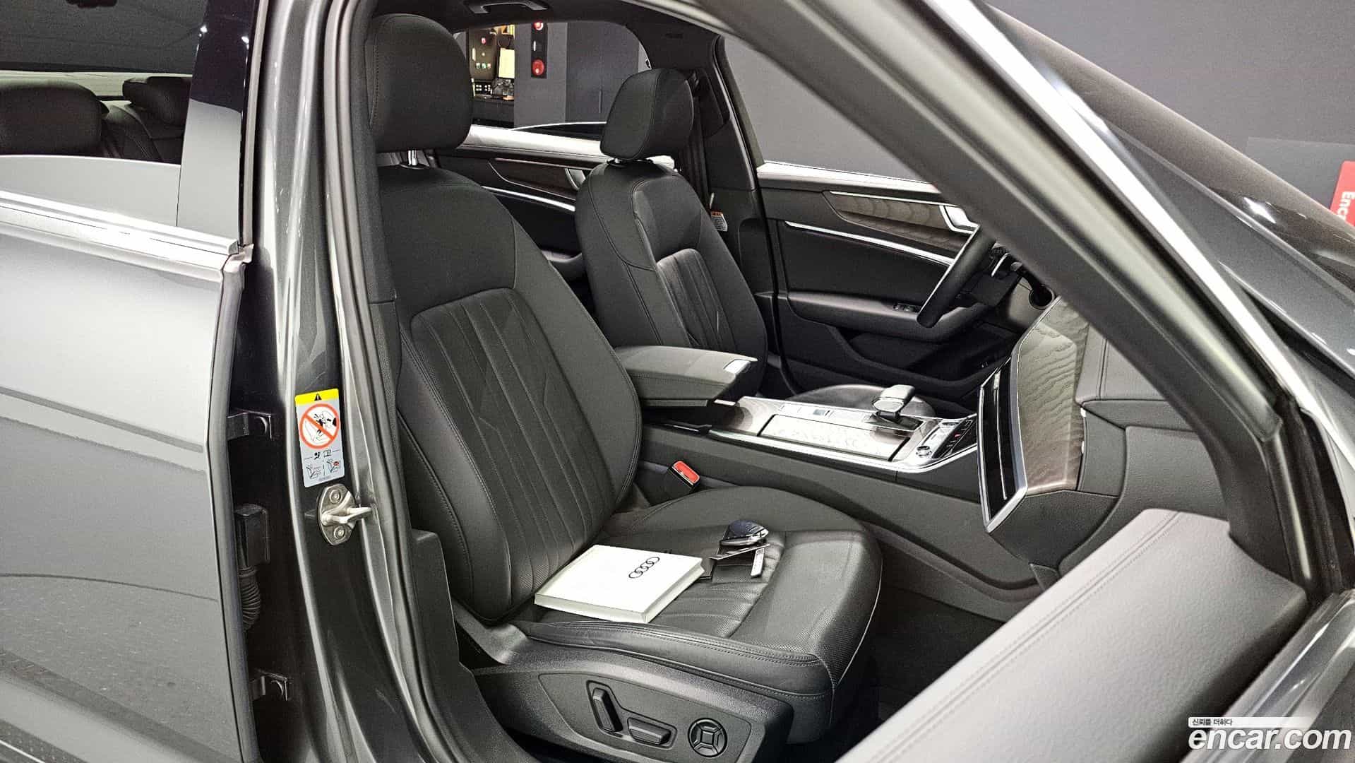 A6 Audi 2021.10-INNER-010