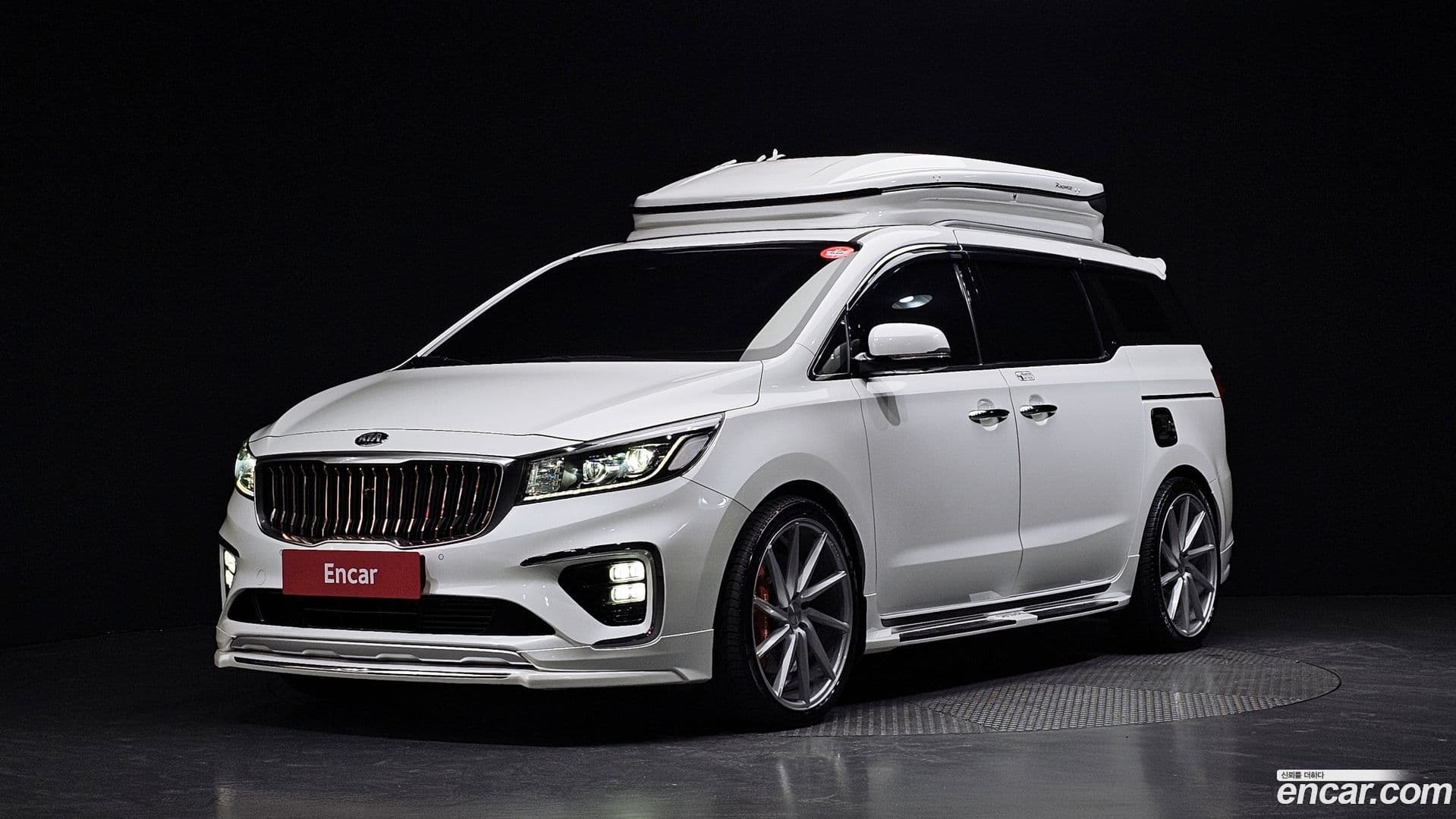 Main__Slider__Photo:Canival Kia 2019.8-0