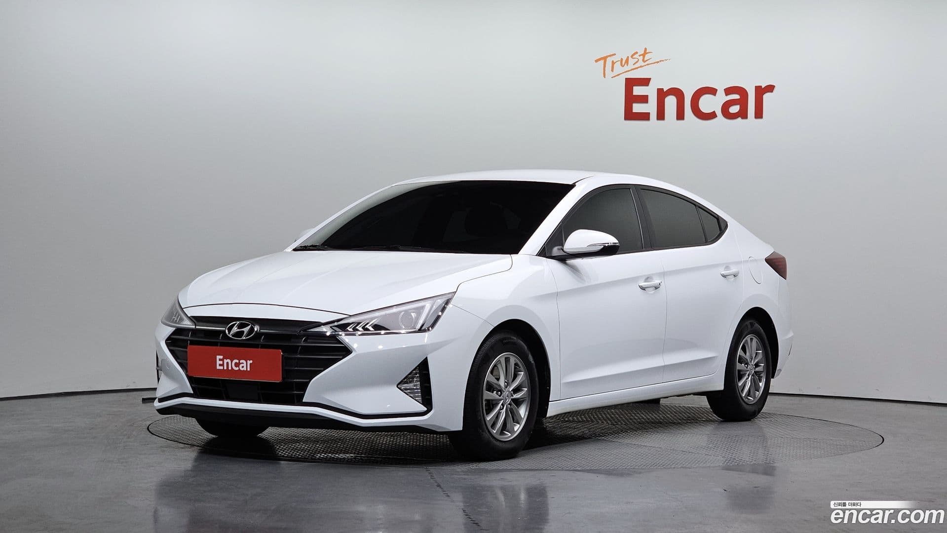 Main__Slider__Photo:AVANTE Hyundai 2019.4-0
