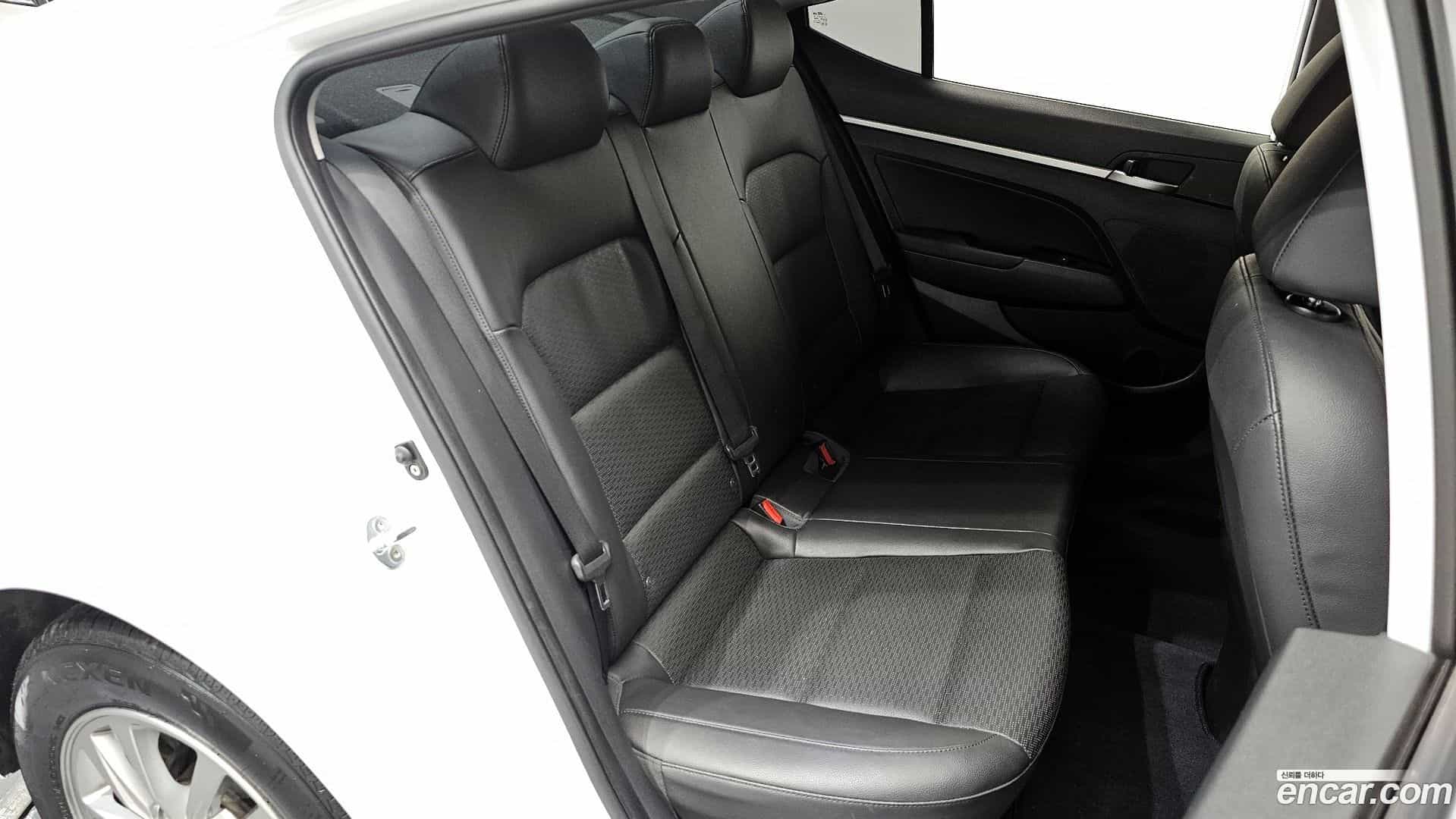 AVANTE Hyundai 2019.4-OPTION-016