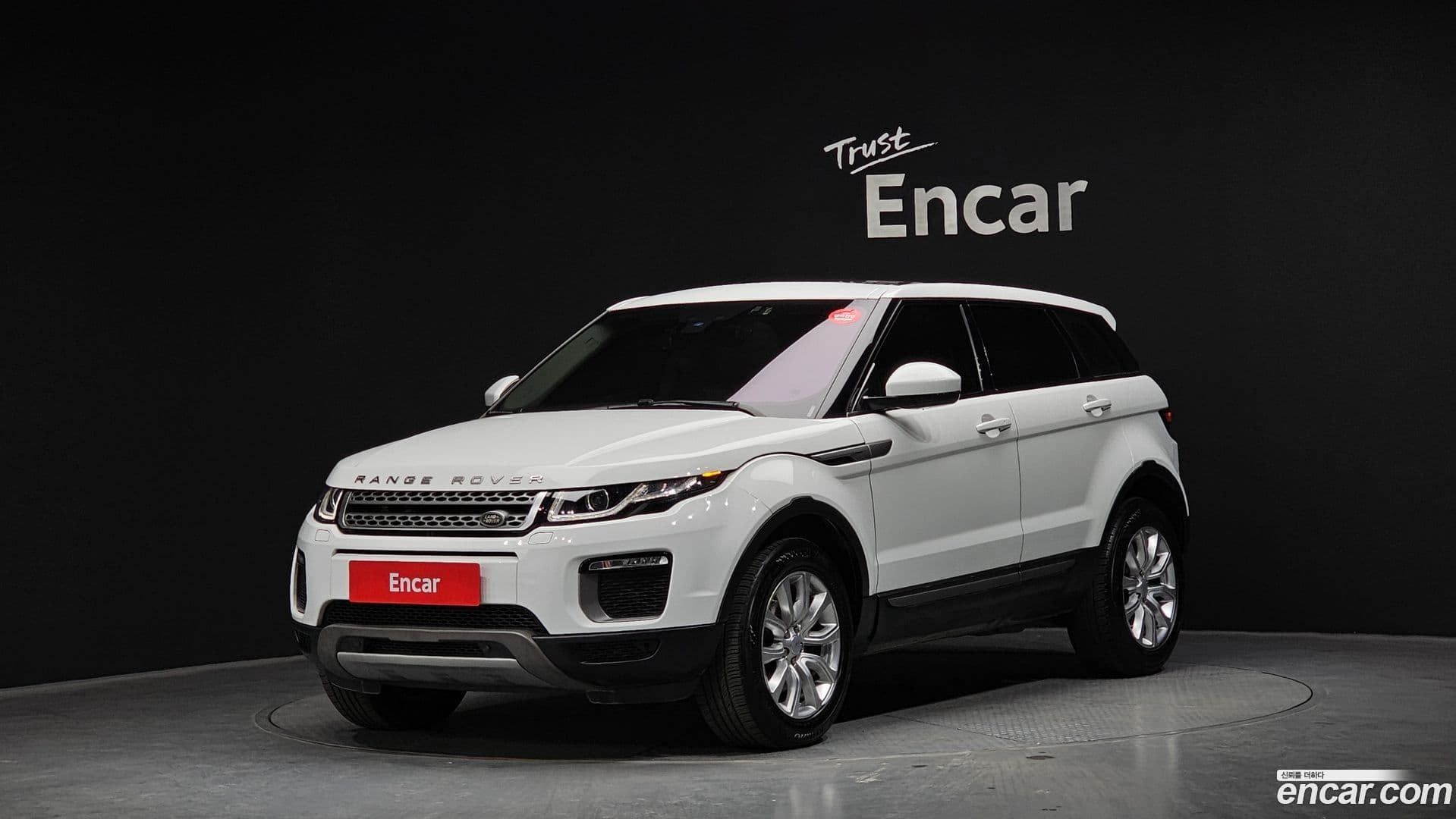 Main__Slider__Photo:Range Rover Evoque Land Rover 2017.2-0