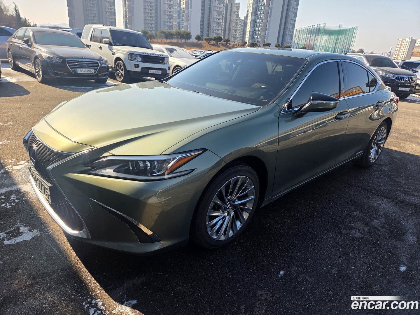 Main__Slider__Photo:ES Lexus 2021.3-0